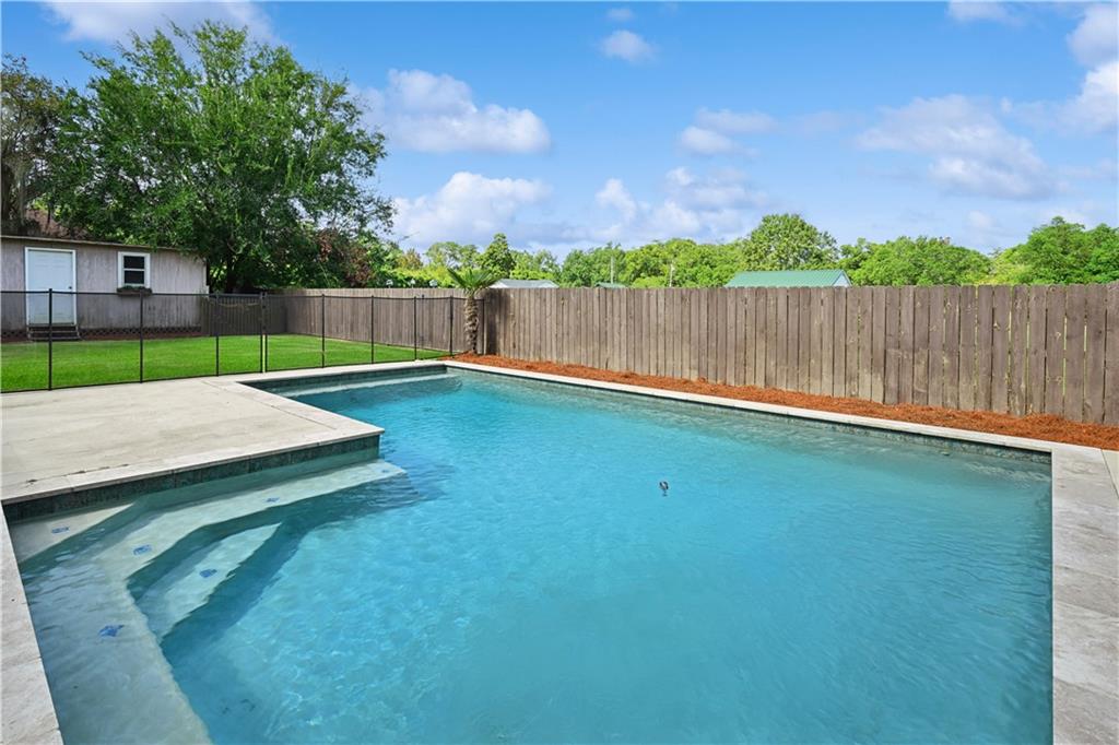 2nd image of 230 Oak Ln, Mandeville, LA 70448 | MLS# 2570566