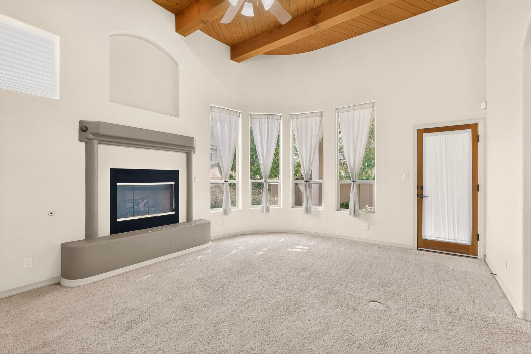8201 Desert Shadow Way NE 