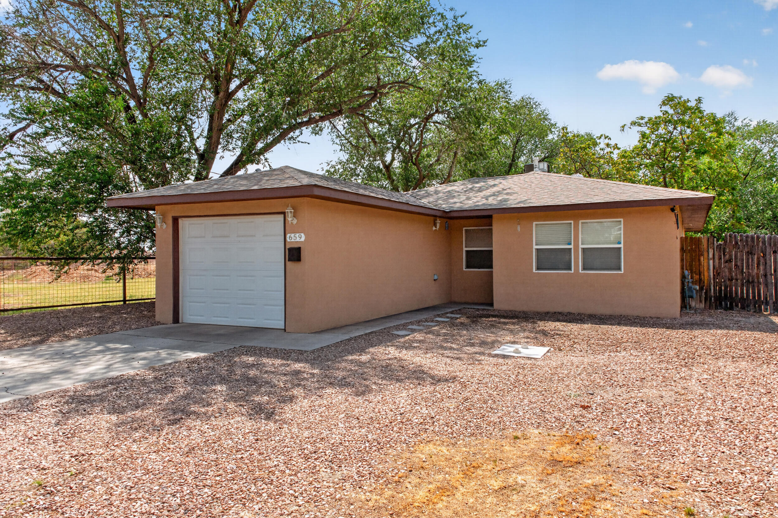 659 Los Lentes Road SE, Los Lunas