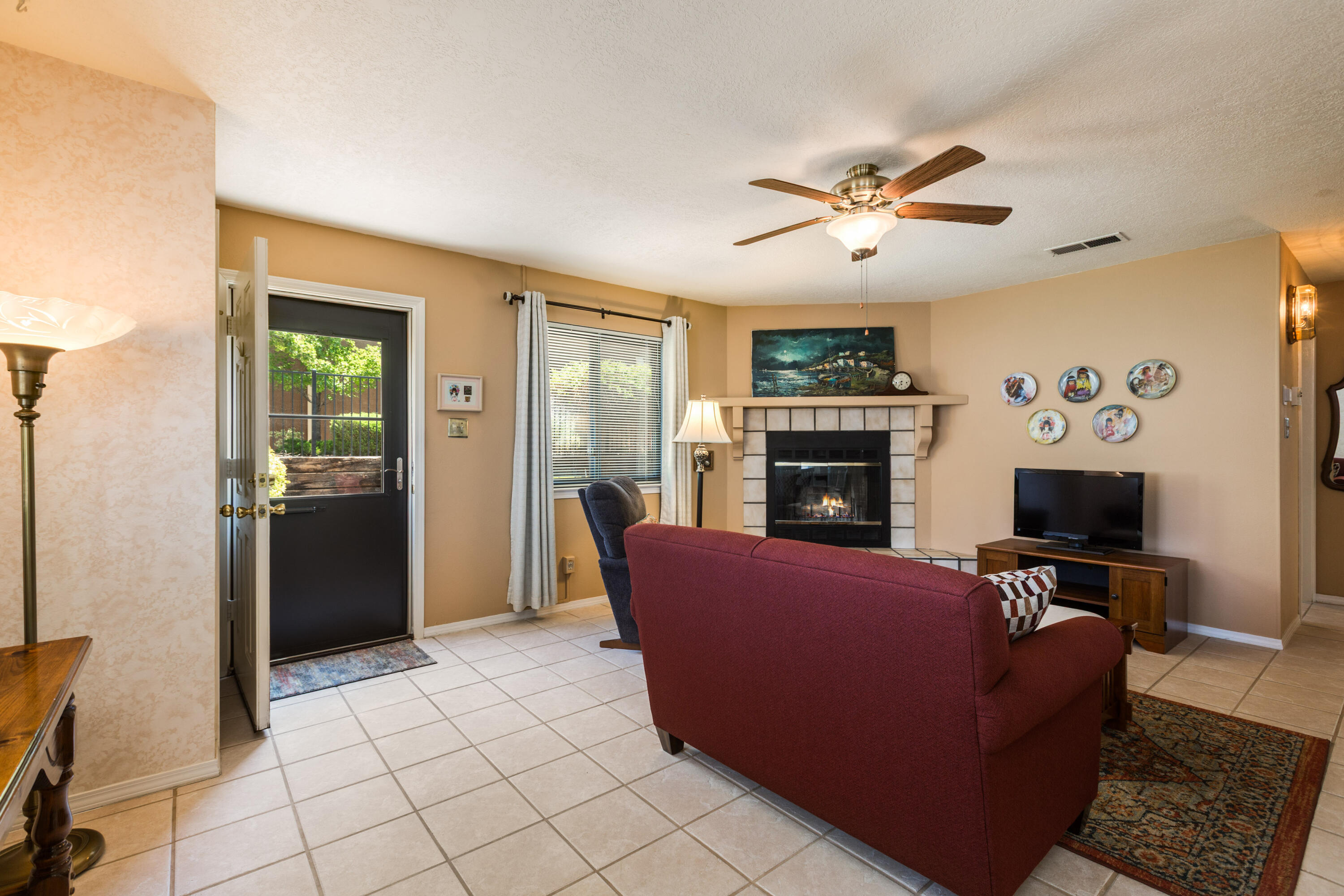 2nd image of 5801 Lowell St Ne #UNIT 24A, Albuquerque, NM 87111 | MLS# 1108744