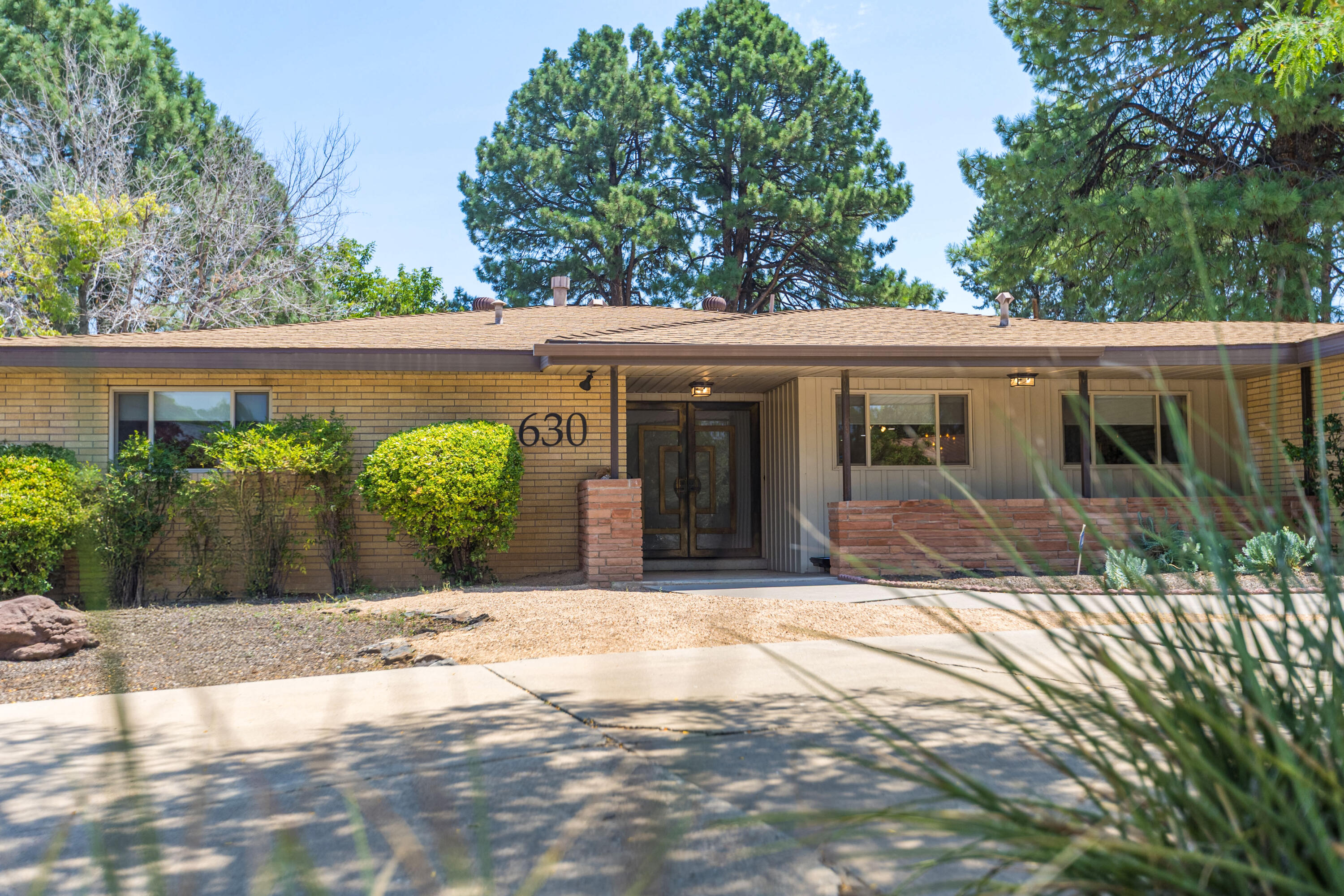 2nd image of 630 Sierra Dr Se, Albuquerque, NM 87108 | MLS# 1108748