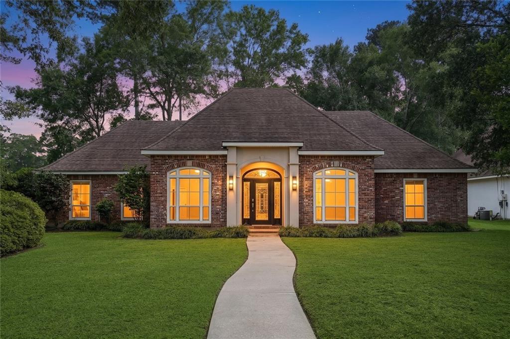 1st image of 123 Fontainbleau Dr, Mandeville, LA 70471 | MLS# 2571536