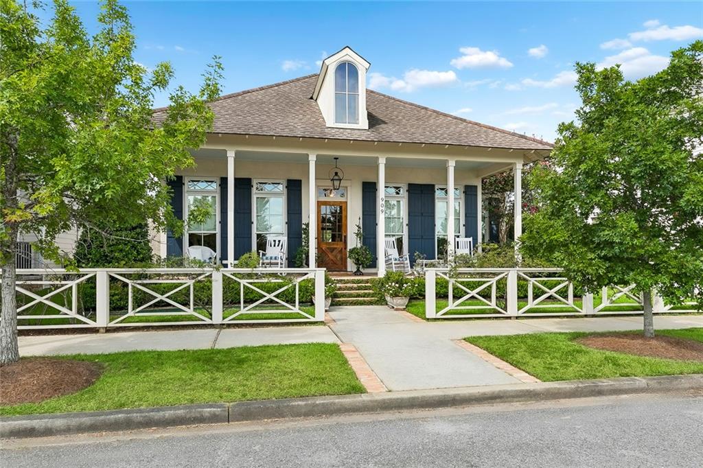 1st image of 909 Tezucco Ct, Covington, LA 70433 | MLS# 2572820
