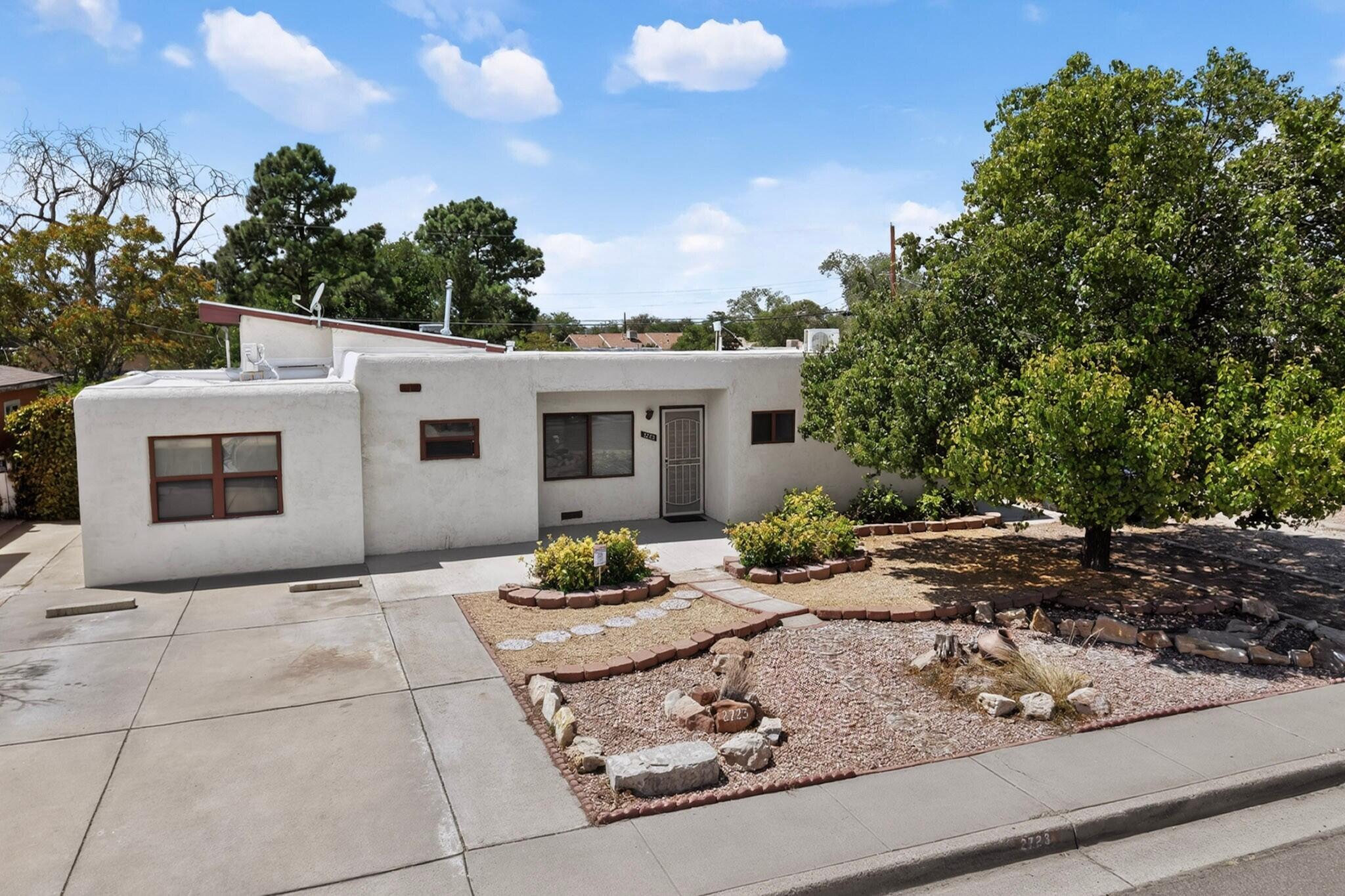 Photo 3 of Single family home for sale at 2723 Sierra Dr Ne, Albuquerque, NM 87110 | MLS# 1109522 | Listing updated on 2026-10-26