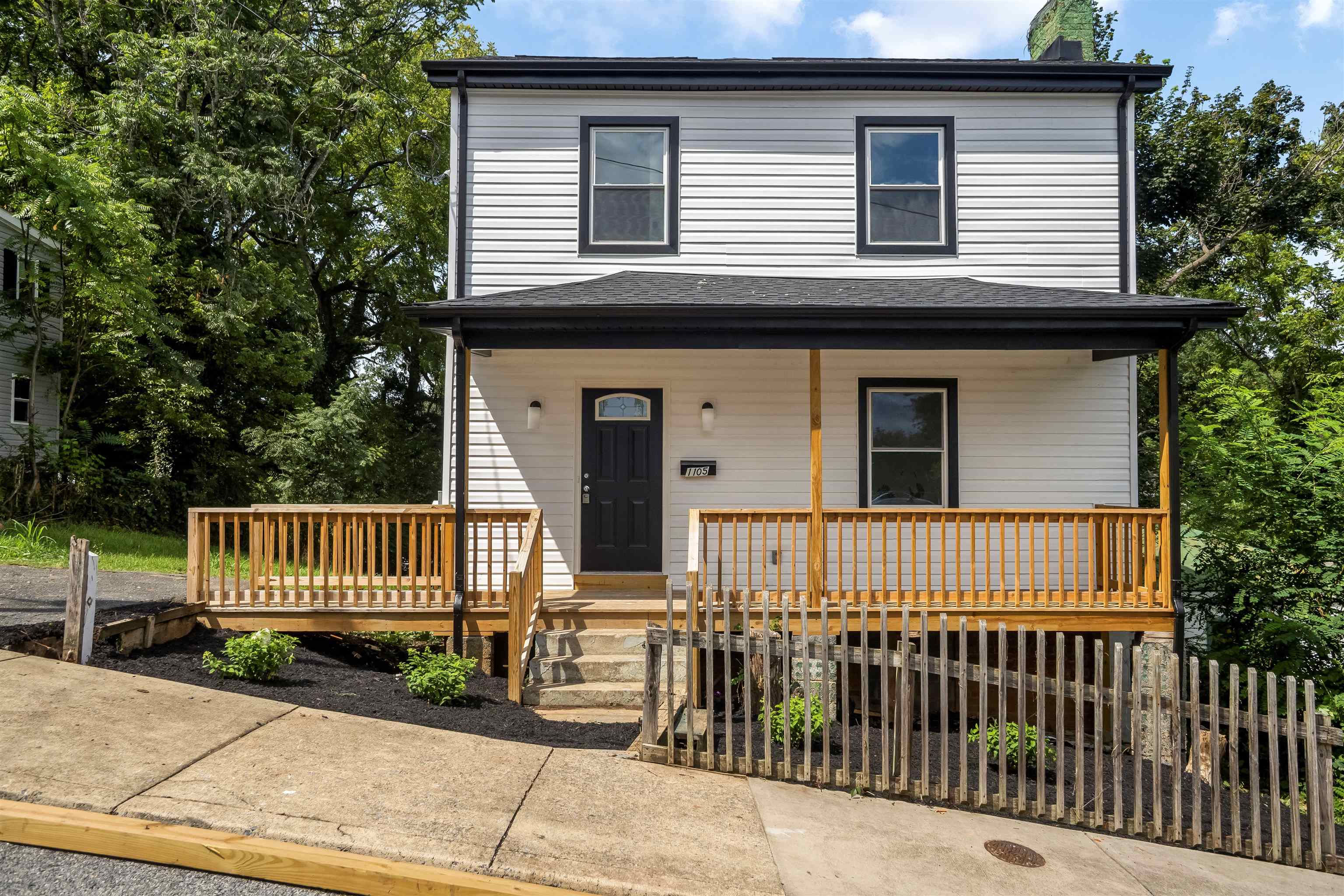 1105 JOHNSON ST, Staunton, VA 24401