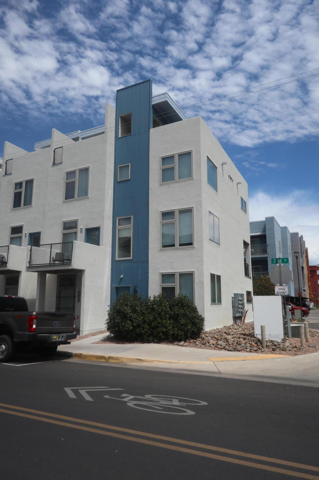 2nd image of 327 Platinum St Sw, Albuquerque, NM 87102 | MLS# 1109652