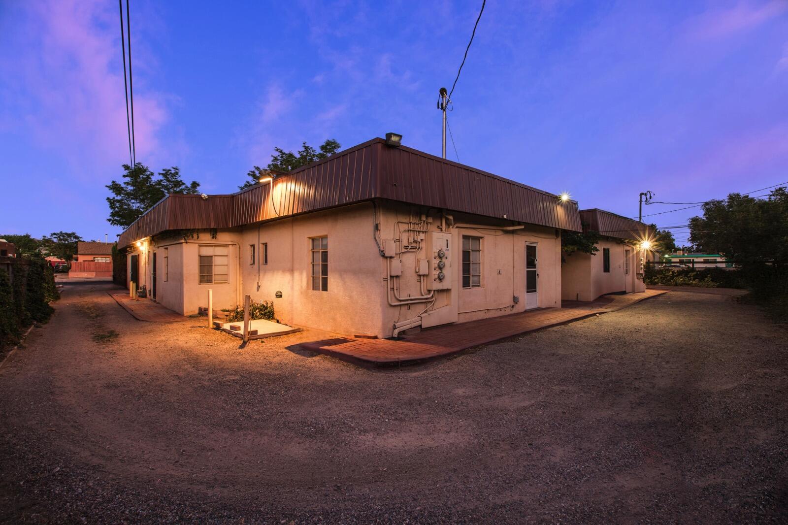 13th image of 533 Valencia Dr Se, Albuquerque, NM 87108 | MLS# 1109654