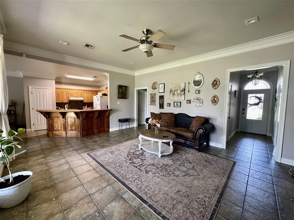 726 Acadian Drive — photo 2