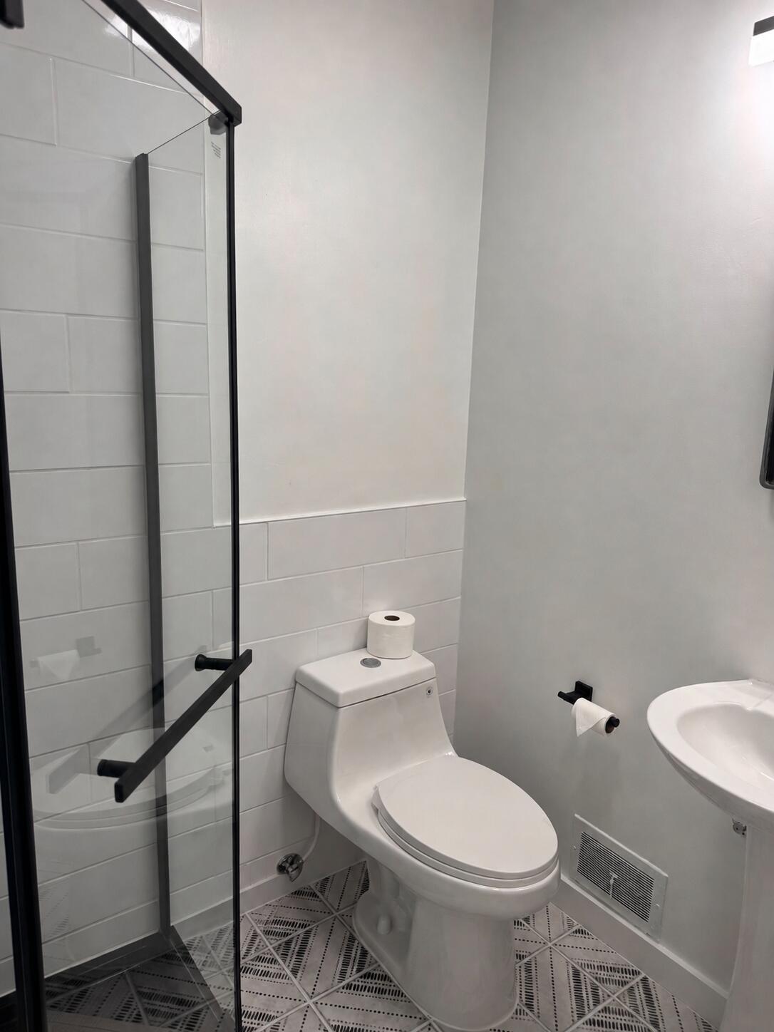 Photo 4 of Single family home for sale at 211 Amherst Dr Se, Albuquerque, NM 87106 | MLS# 1109837 | Listing updated on 2026-09-05