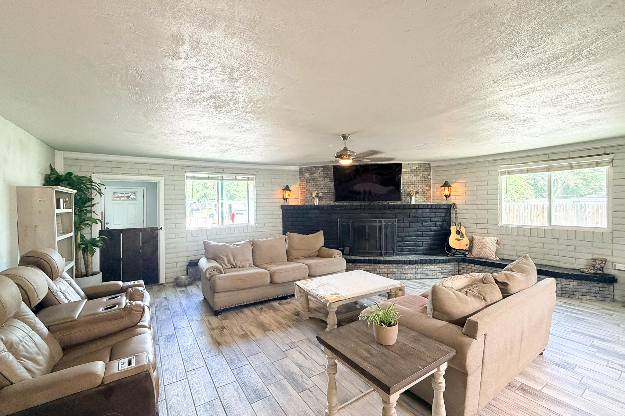 Photo 4 of Single family home for sale at 228 Appaloosa Dr, Los Lunas, NM 87031 | MLS# 1109842 | Listing updated on 2026-09-17