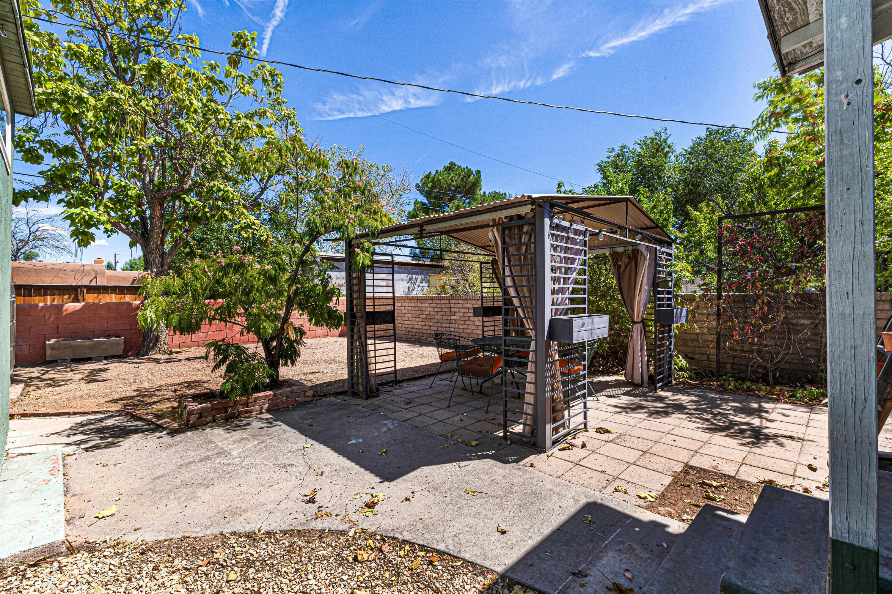 Photo 4 of Sale Pending at 1100 Dartmouth Dr Ne, Albuquerque, NM 87106 | MLS# 1109863 | Listing updated on 2026-09-06