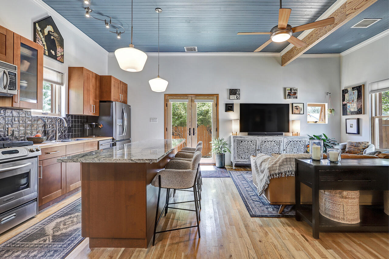 2nd image of 723 Marquette Ave Nw, Albuquerque, NM 87102 | MLS# 1109894