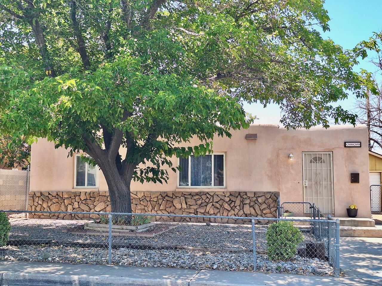 Photo 1 of Sale Pending at 2829 Sierra Dr Ne, Albuquerque, NM 87110 | MLS# 1109836 | Listing updated on 2026-10-23