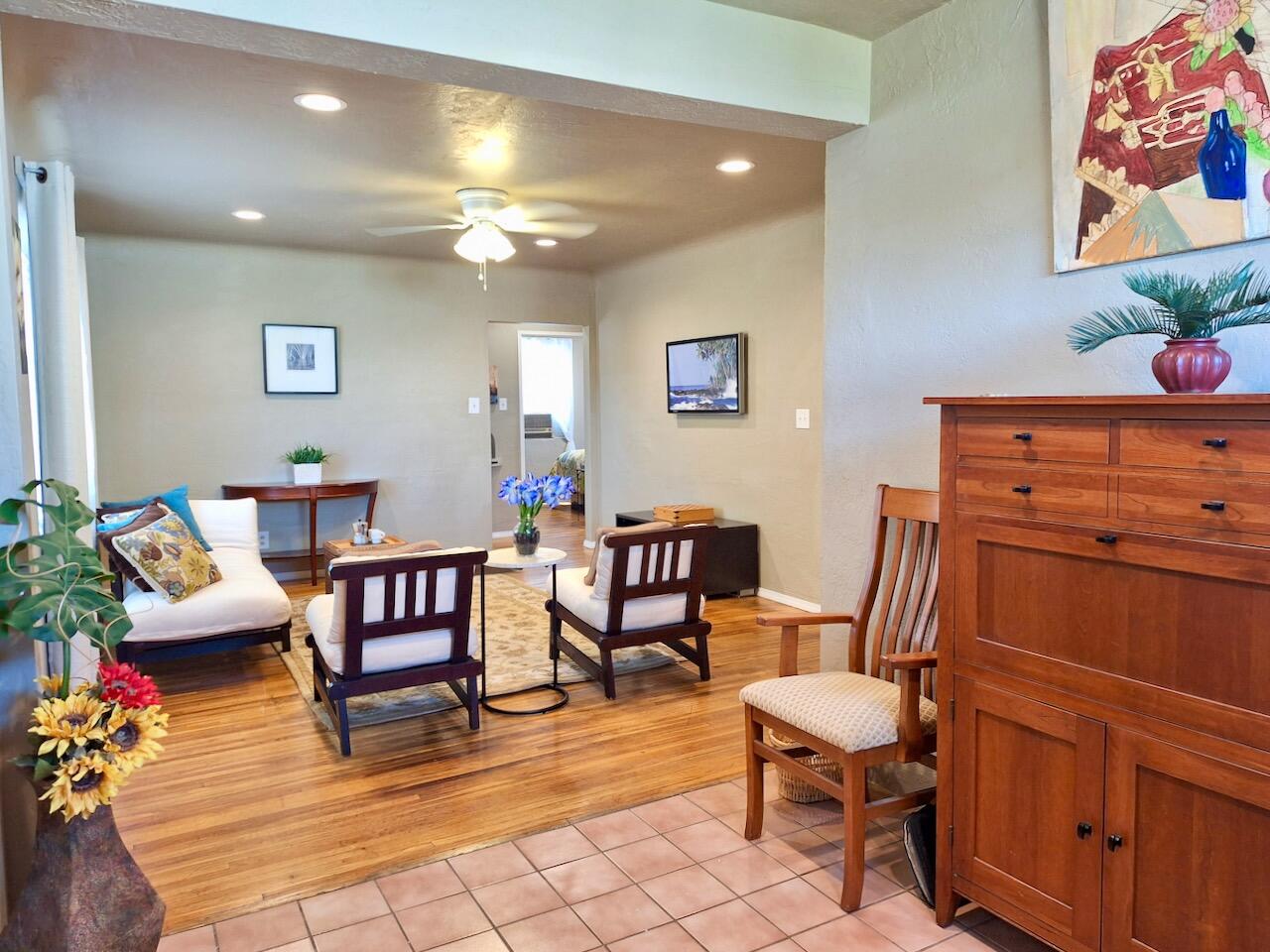 Photo 3 of Sale Pending at 2829 Sierra Dr Ne, Albuquerque, NM 87110 | MLS# 1109836 | Listing updated on 2026-10-23