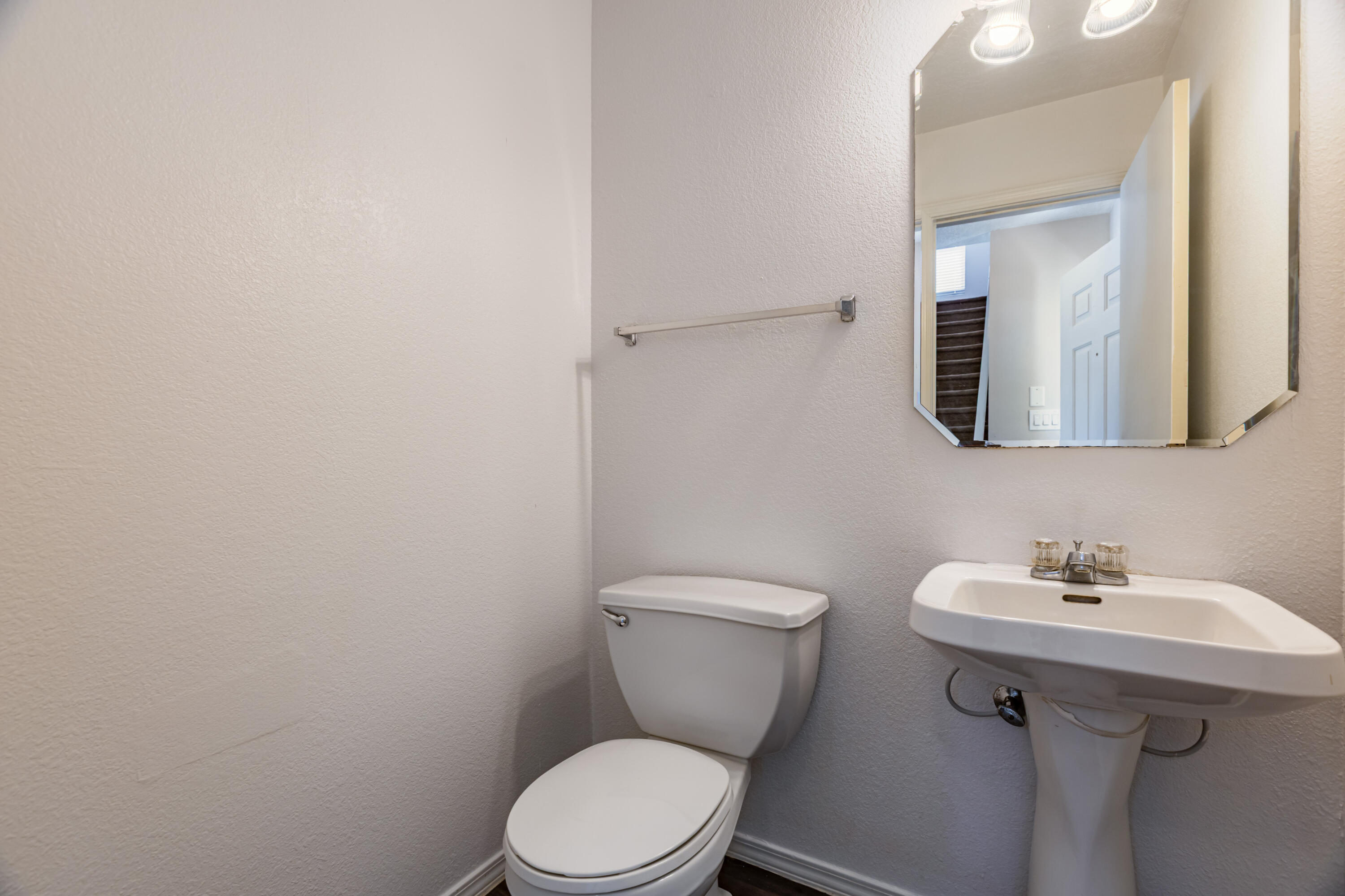 Photo 4 of Sale Pending at 8424 Casa Morena Ct Nw, Albuquerque, NM 87120 | MLS# 1110000 | Listing updated on 2026-10-21