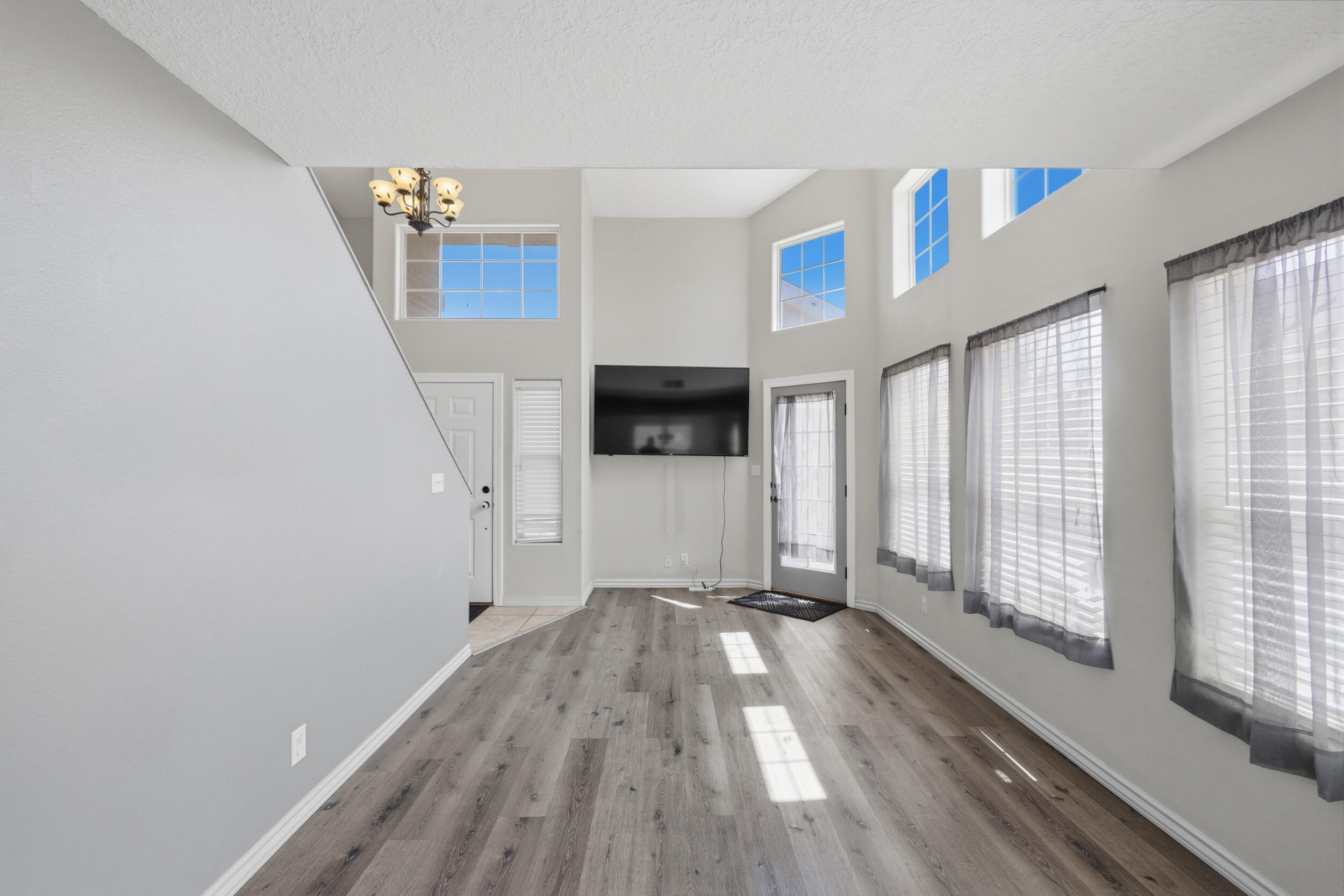 Photo 3 of Sale Pending at 1139 Avenida Las Vistas Nw, Los Lunas, NM 87031 | MLS# 1110034 | Listing updated on 2026-09-15