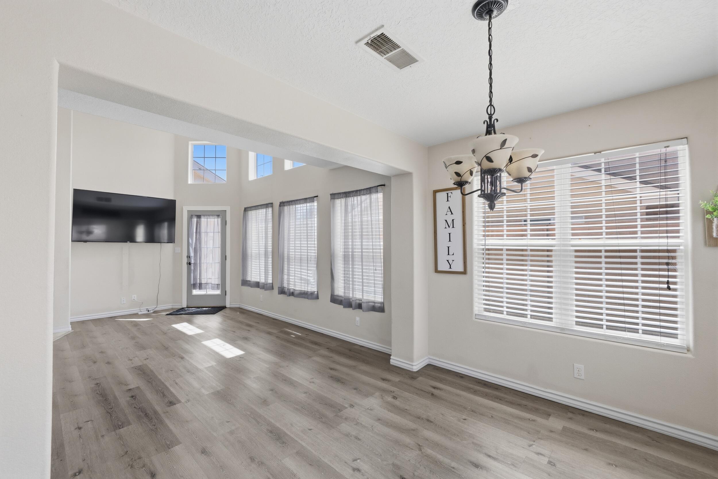 Photo 4 of Sale Pending at 1139 Avenida Las Vistas Nw, Los Lunas, NM 87031 | MLS# 1110034 | Listing updated on 2026-09-15