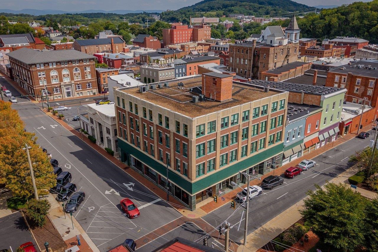 29 Central Ave N, Staunton, VA 24401