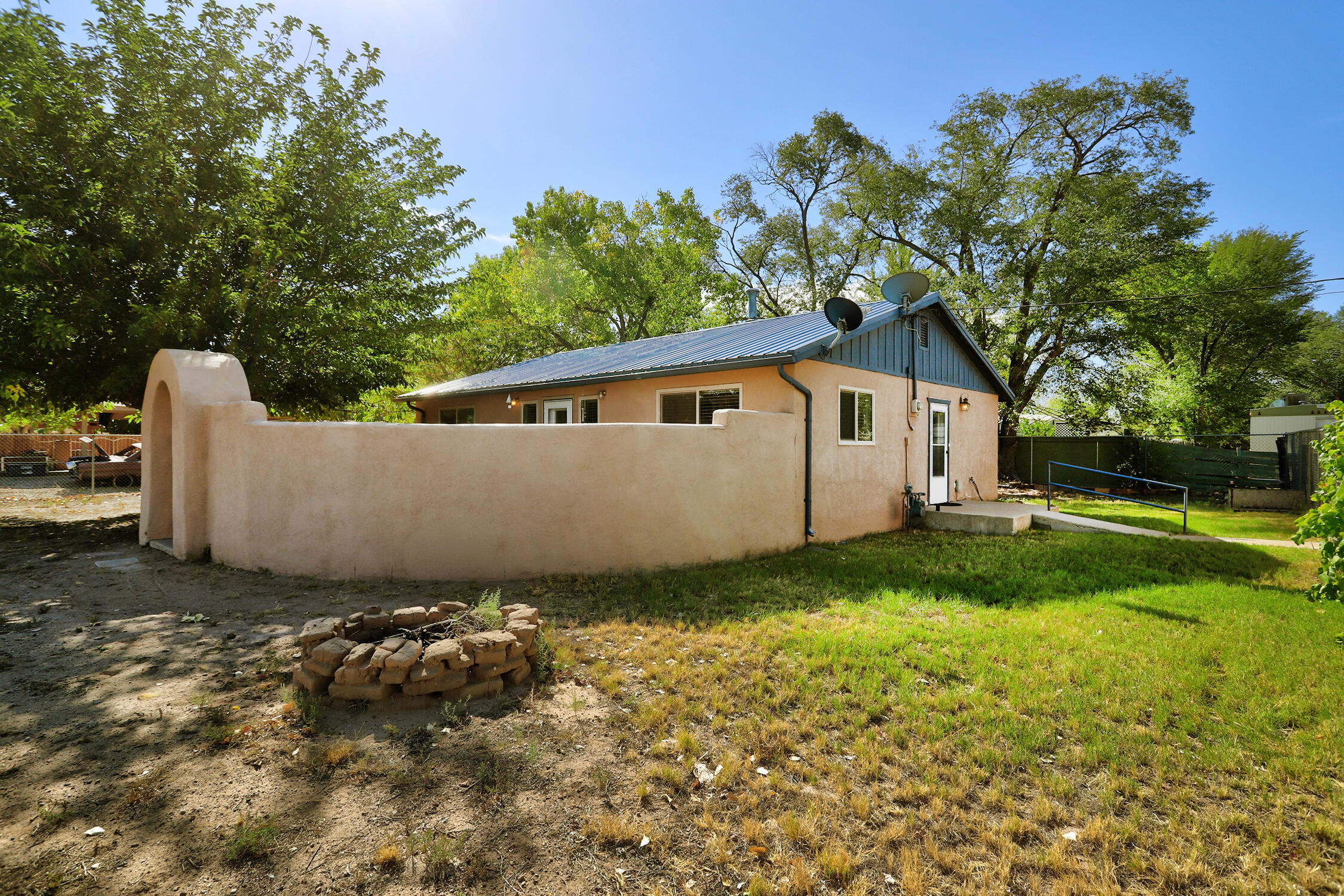 2332 Sunshine Road, Albuquerque NM 87105