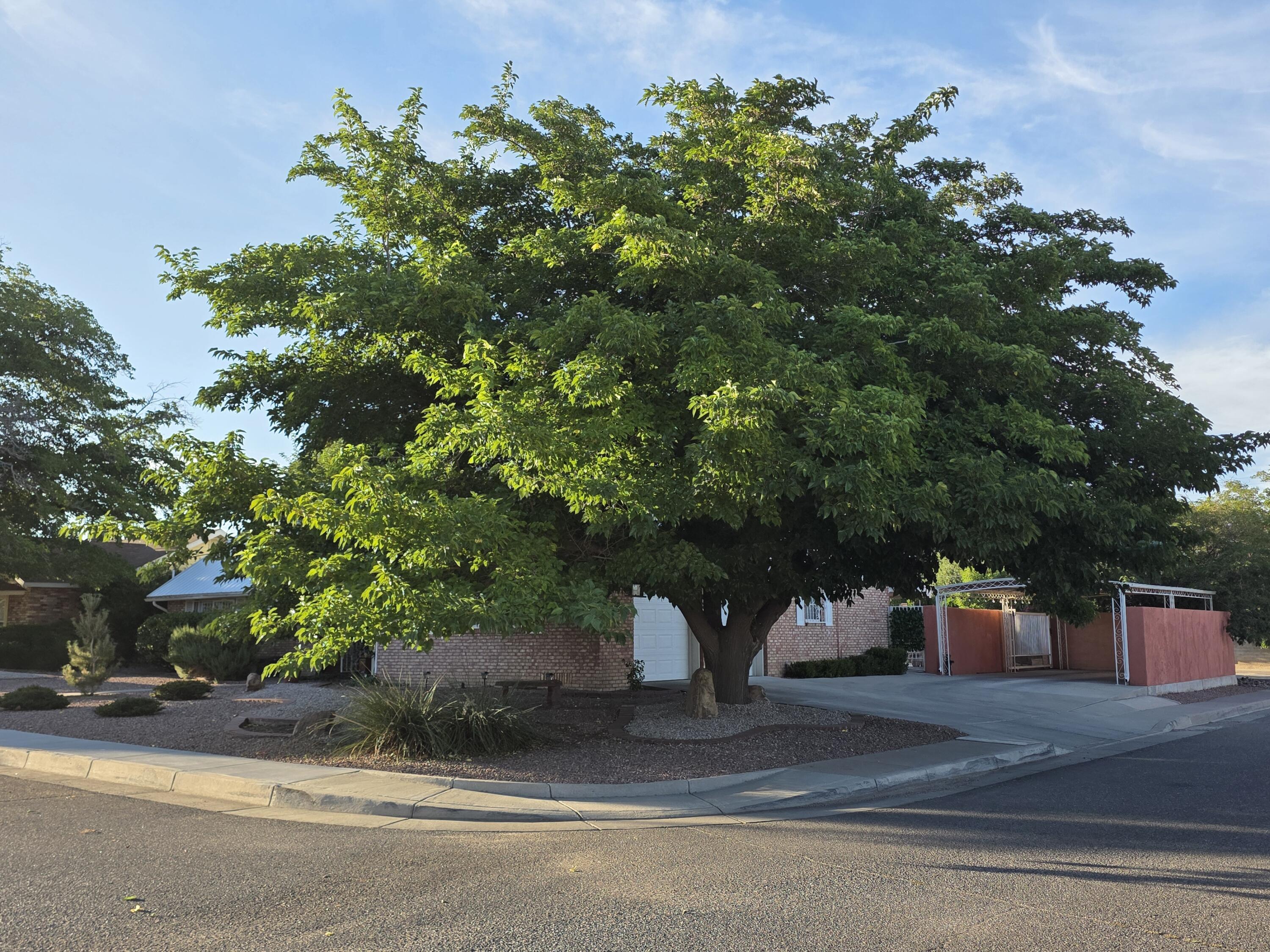 Photo 3 of Single family home for sale at 6900 Seminole Rd NE, Albuquerque, NM 87110 | MLS# 1110218 | Listing updated on 2026-09-29