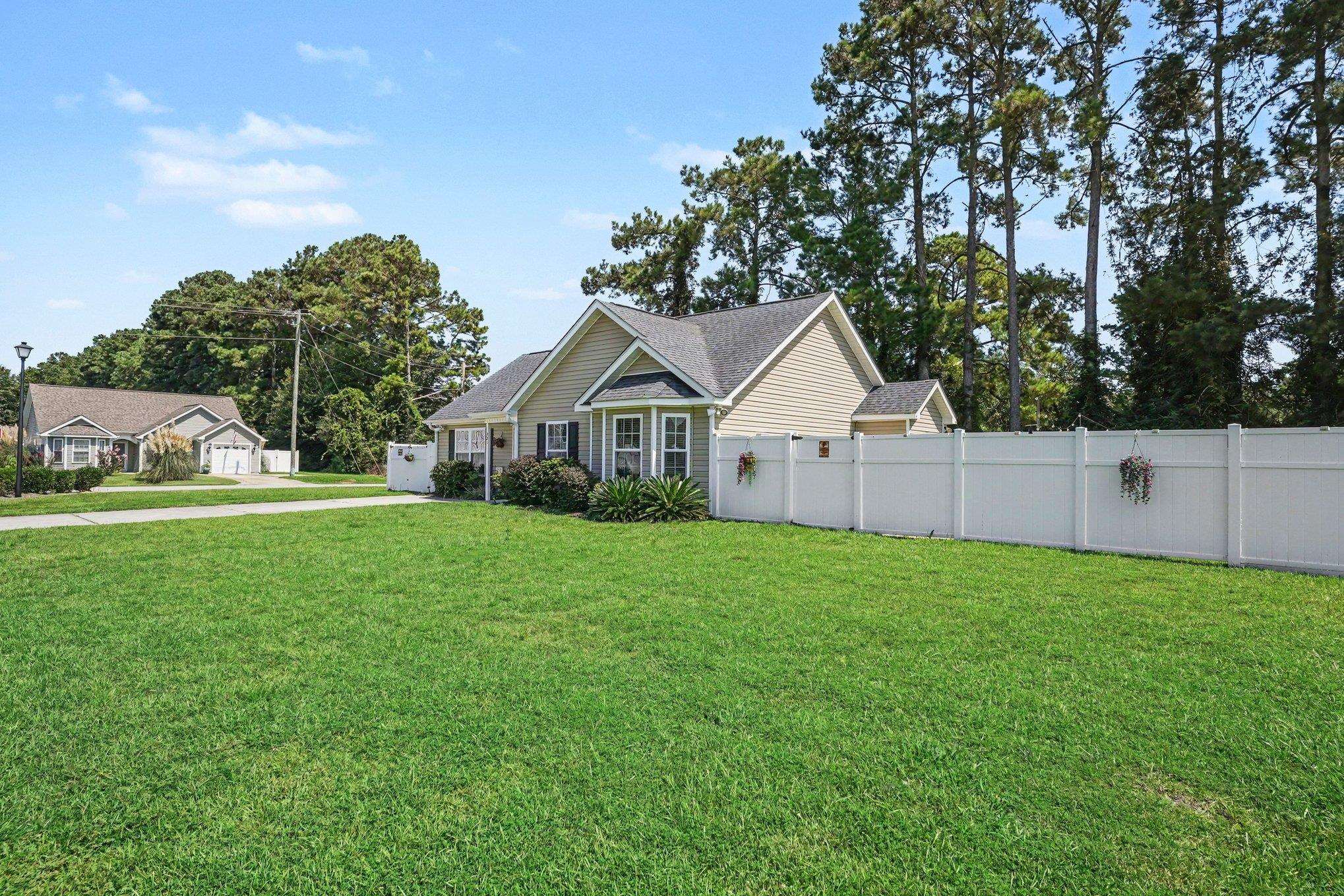 Photo 4 of Single family home for sale at 201 Holden Dr, Myrtle Beach, SC 29588 | MLS# 2621929 | Listing updated on 2026-09-16