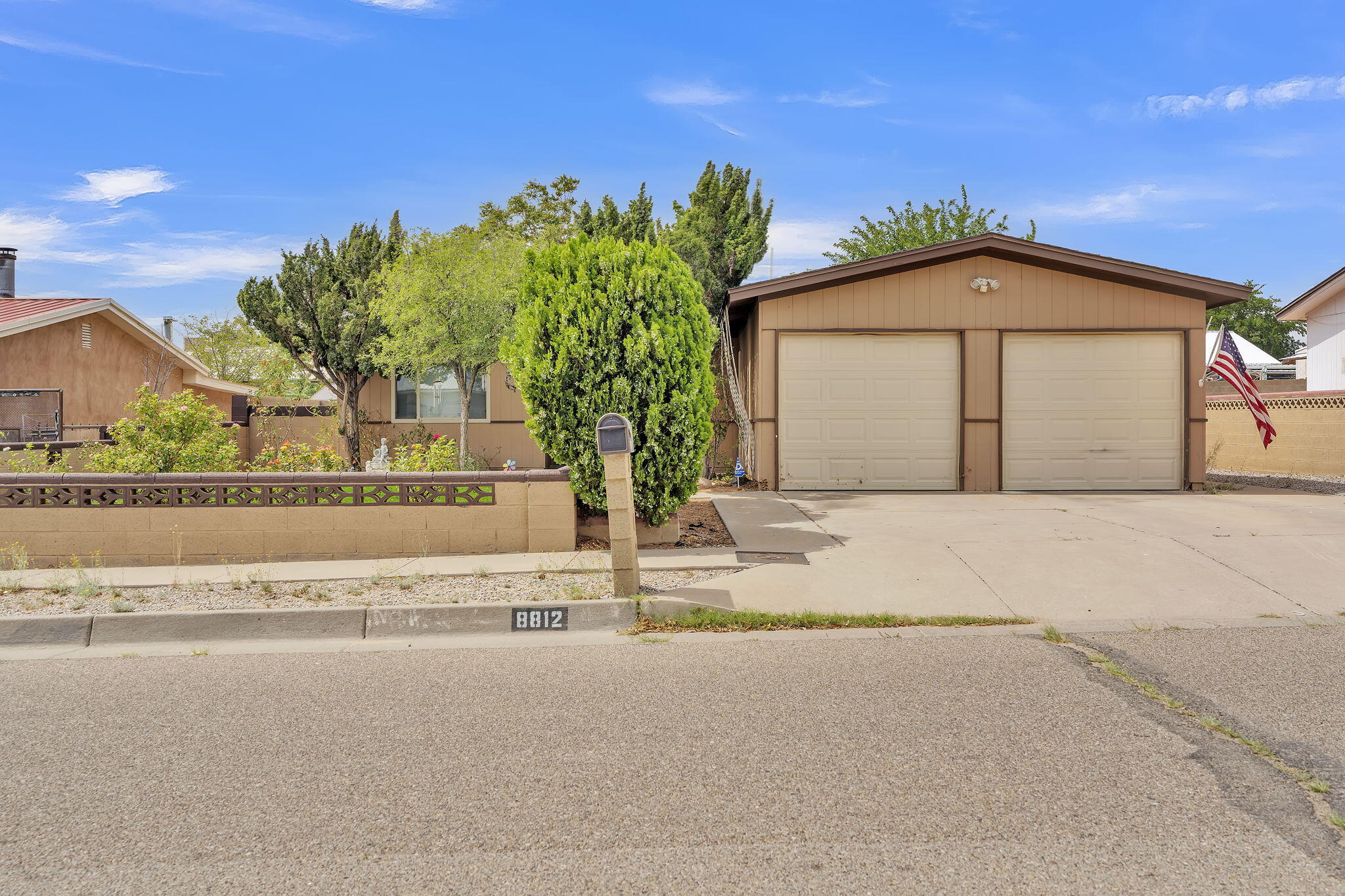 Photo 1 of Sale Pending at 8812 Robby Ave Sw, Albuquerque, NM 87121 | MLS# 1110268 | Listing updated on 2026-09-17