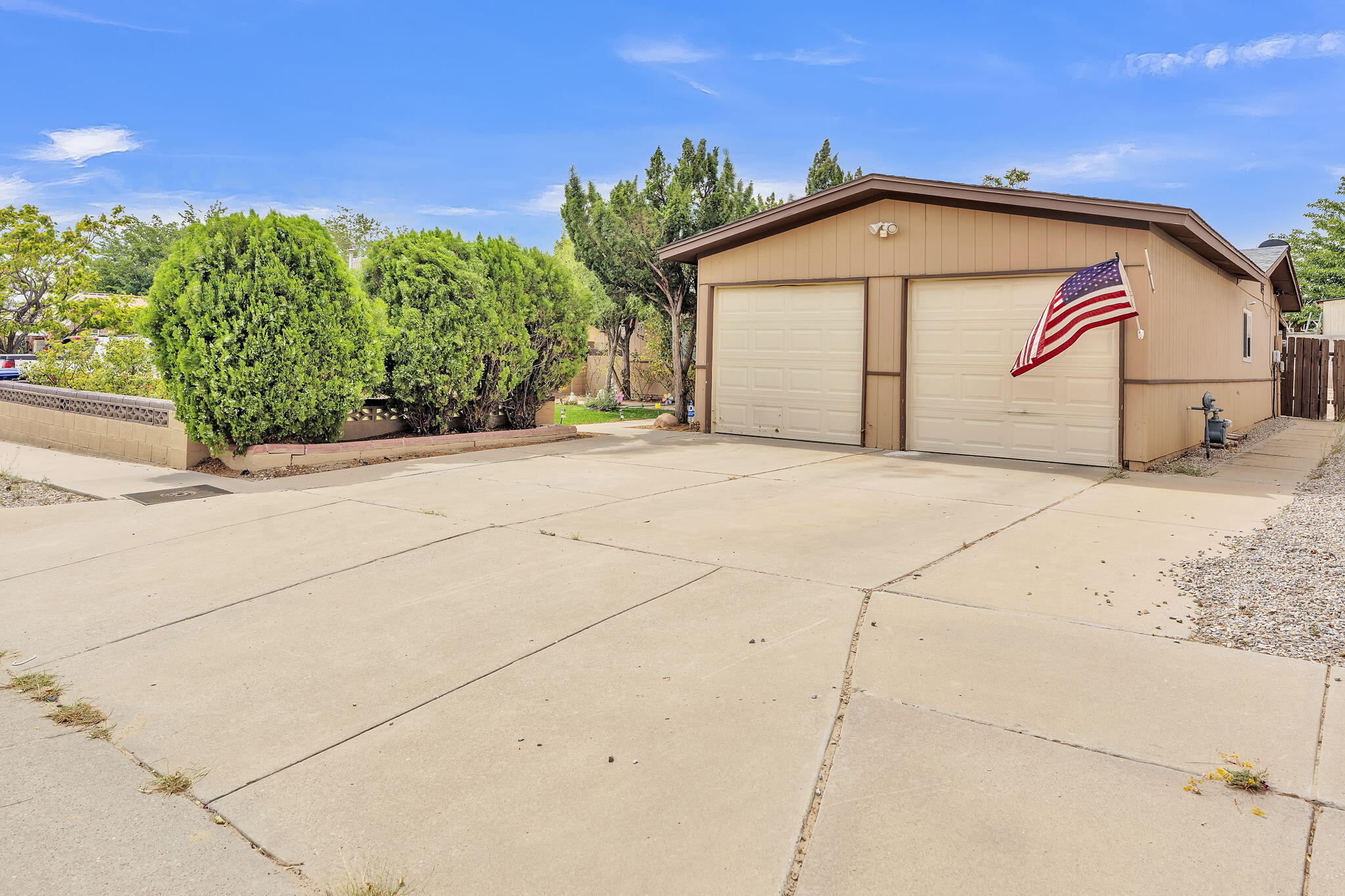 Photo 3 of Sale Pending at 8812 Robby Ave SW, Albuquerque, NM 87121 | MLS# 1110268 | Listing updated on 2026-09-17