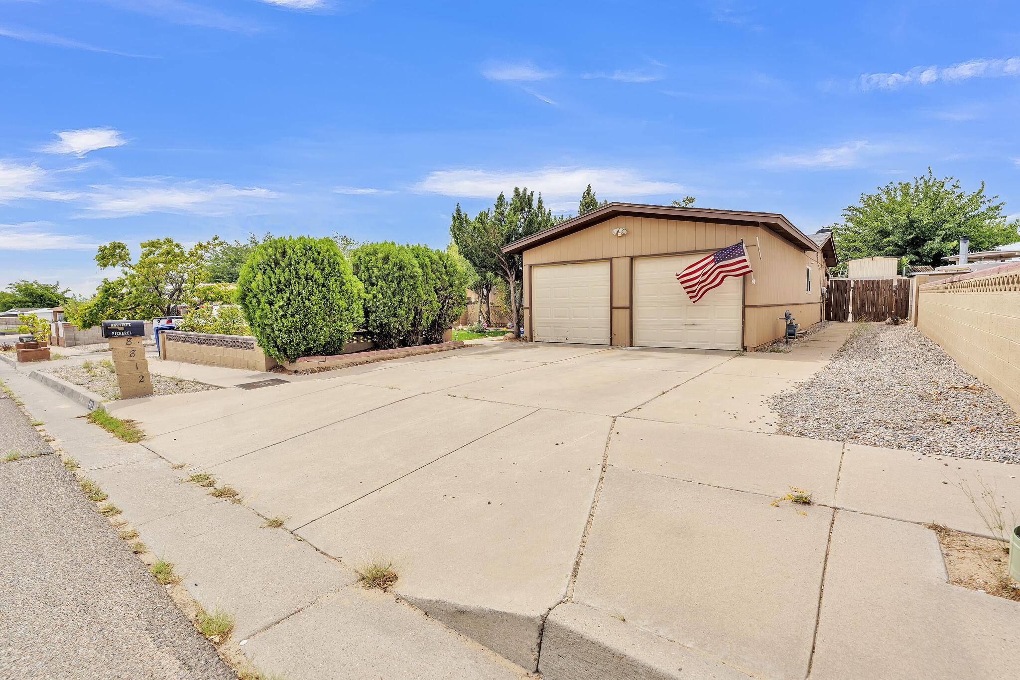 Photo 4 of Sale Pending at 8812 Robby Ave SW, Albuquerque, NM 87121 | MLS# 1110268 | Listing updated on 2026-09-17