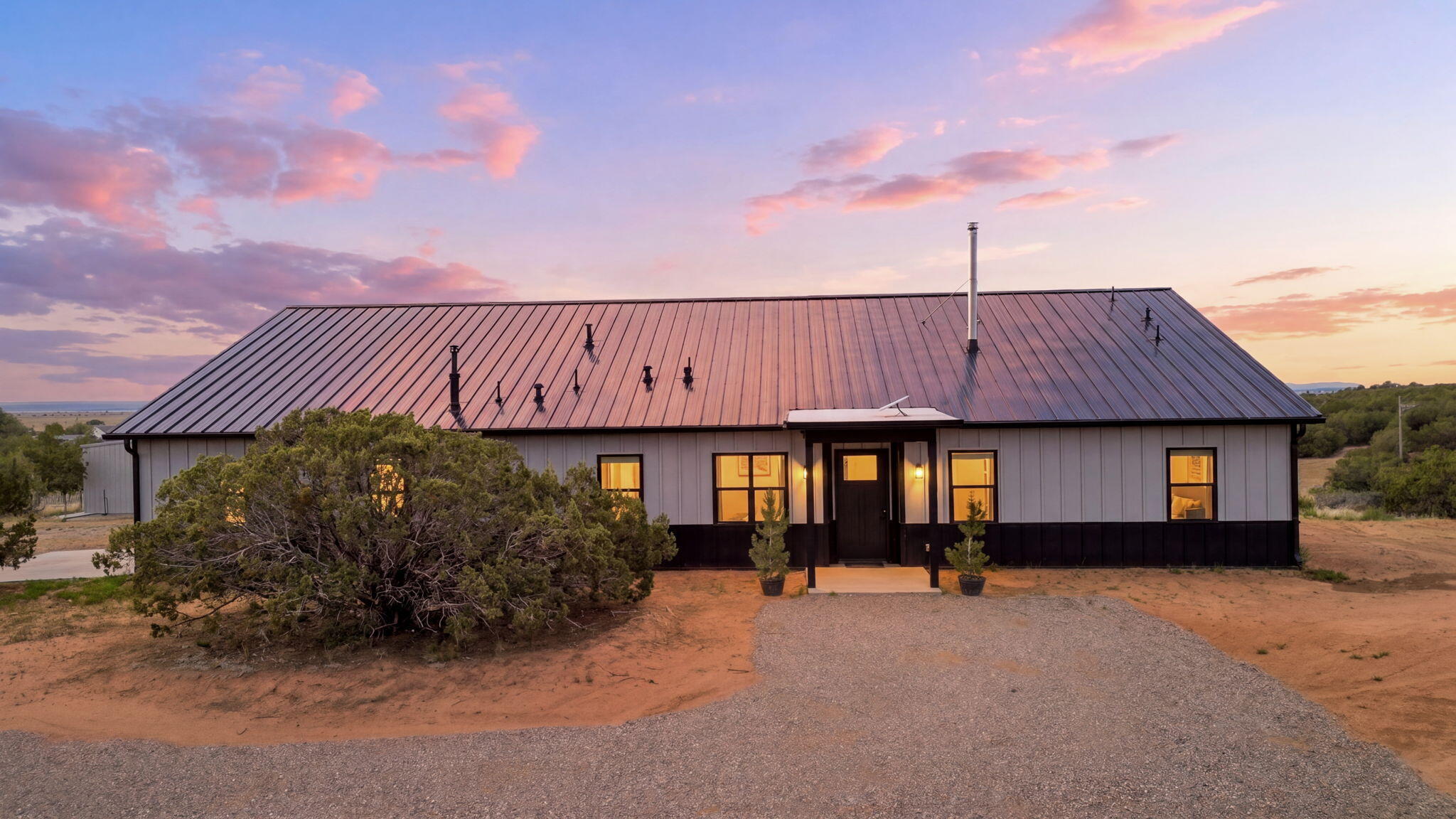 Photo 2 of Single family home for sale at 8 S Horton Rd, Edgewood, NM 87015 | MLS# 1110397 | Listing updated on 2026-09-16