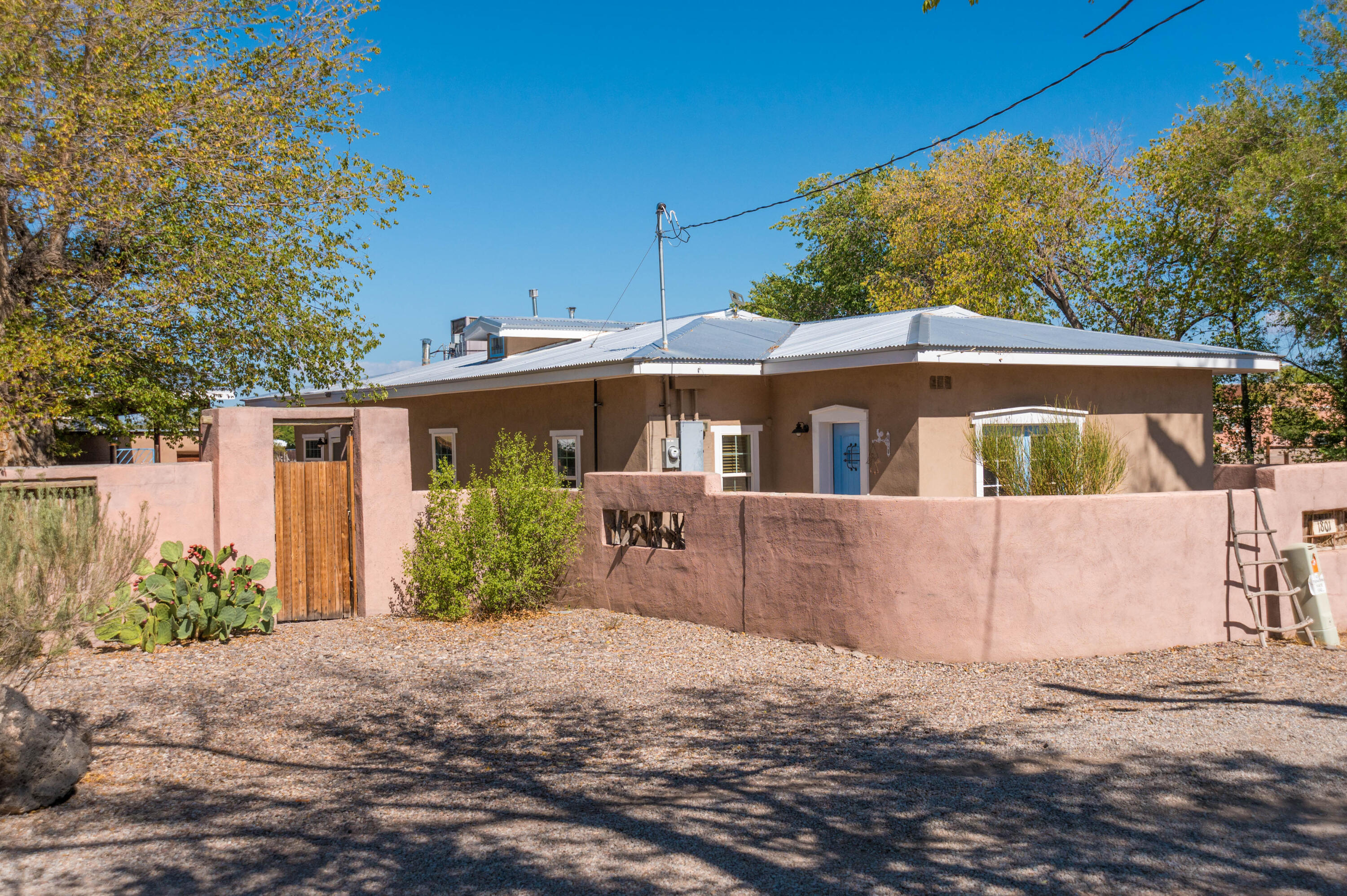 1801 Calle Pequeno, Albuquerque NM 87107