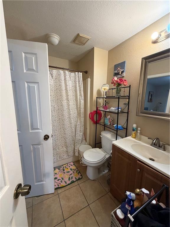 Listing Photo 5 - Condo for sale in building located at 742 Fairfax Dr, Gretna, LA 70123 - Unit #106