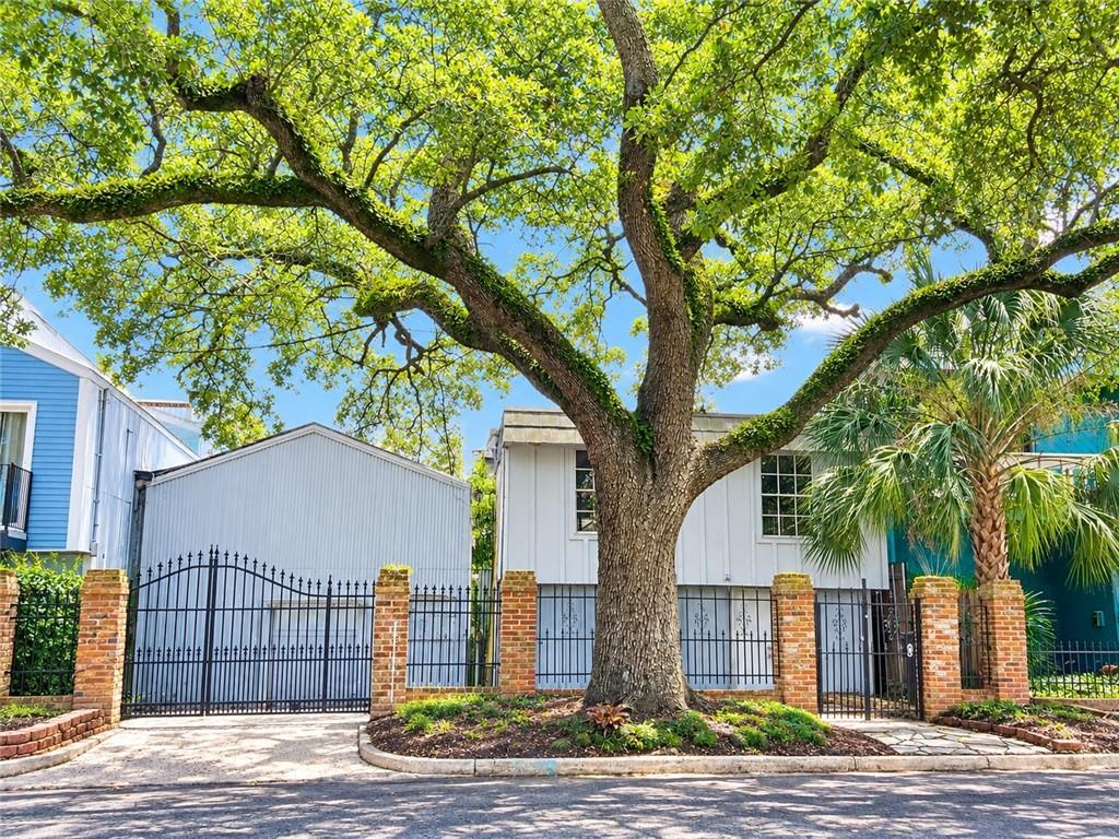 Photo 1 of Single family home for sale at 166 S Roadway St, New Orleans, LA 70124 | MLS# 2575756 | Listing updated on 2026-09-24