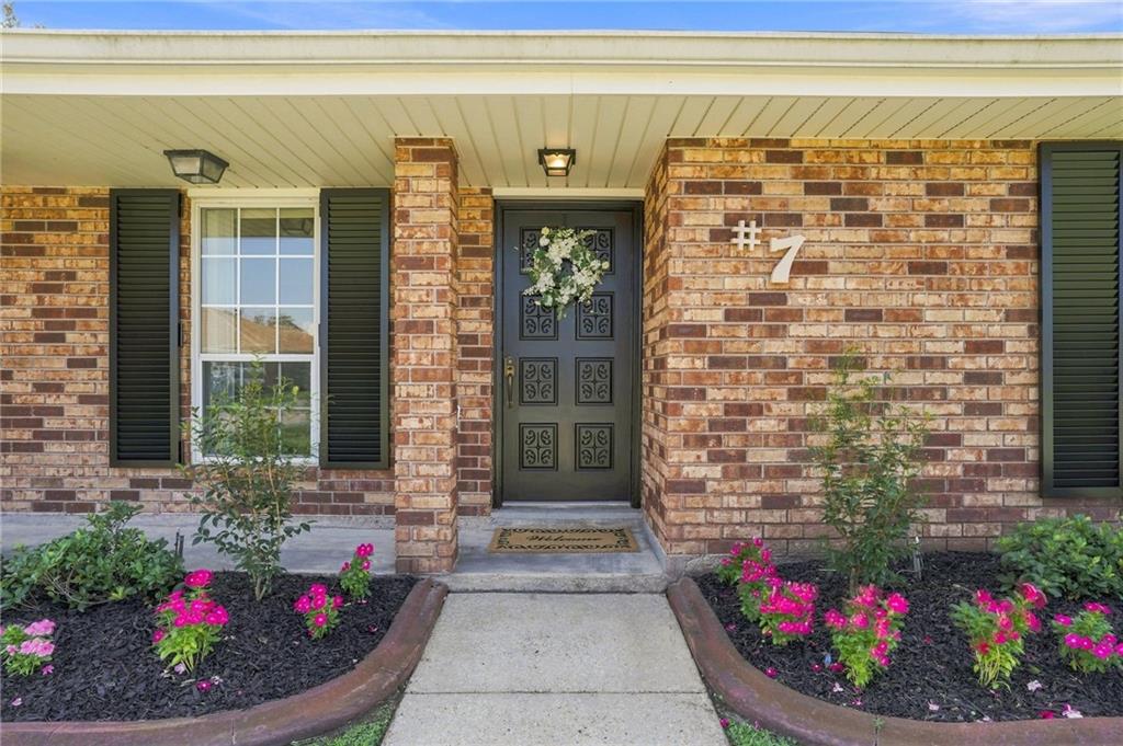Photo 2 of Single family home for sale at 7 Caddo Ct, Kenner, LA 70065 | MLS# 2574992 | Listing updated on 2026-09-12