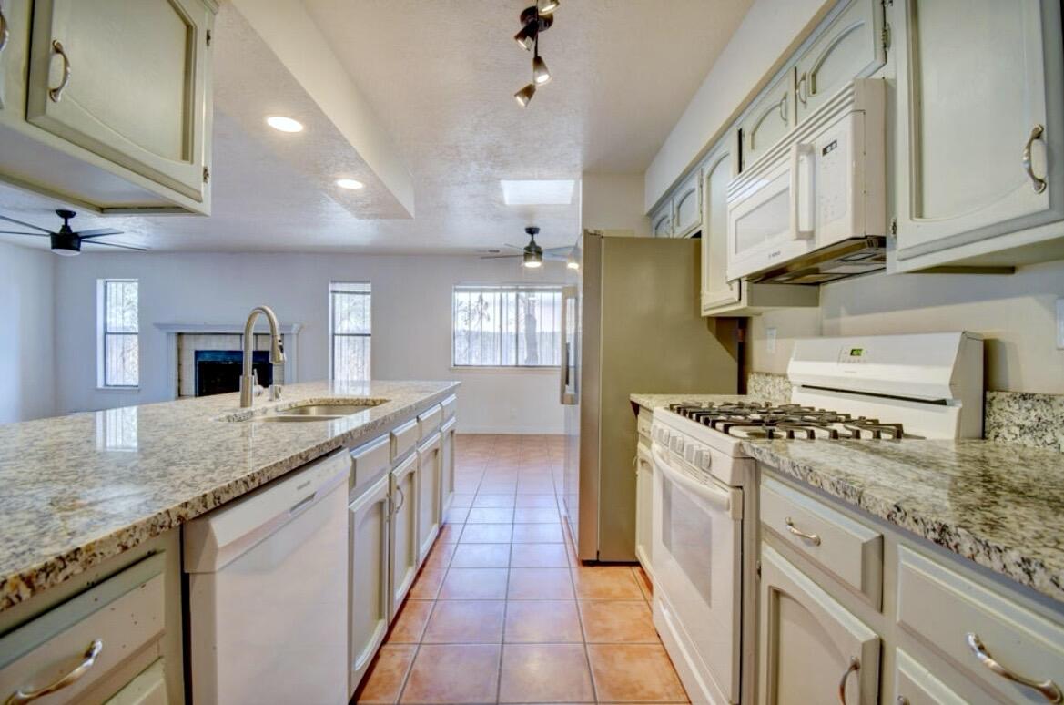 Photo 2 of Sale Pending at 2100 Black Hills Rd Ne, Rio Rancho, NM 87124 | MLS# 1110511 | Listing updated on 2026-10-10