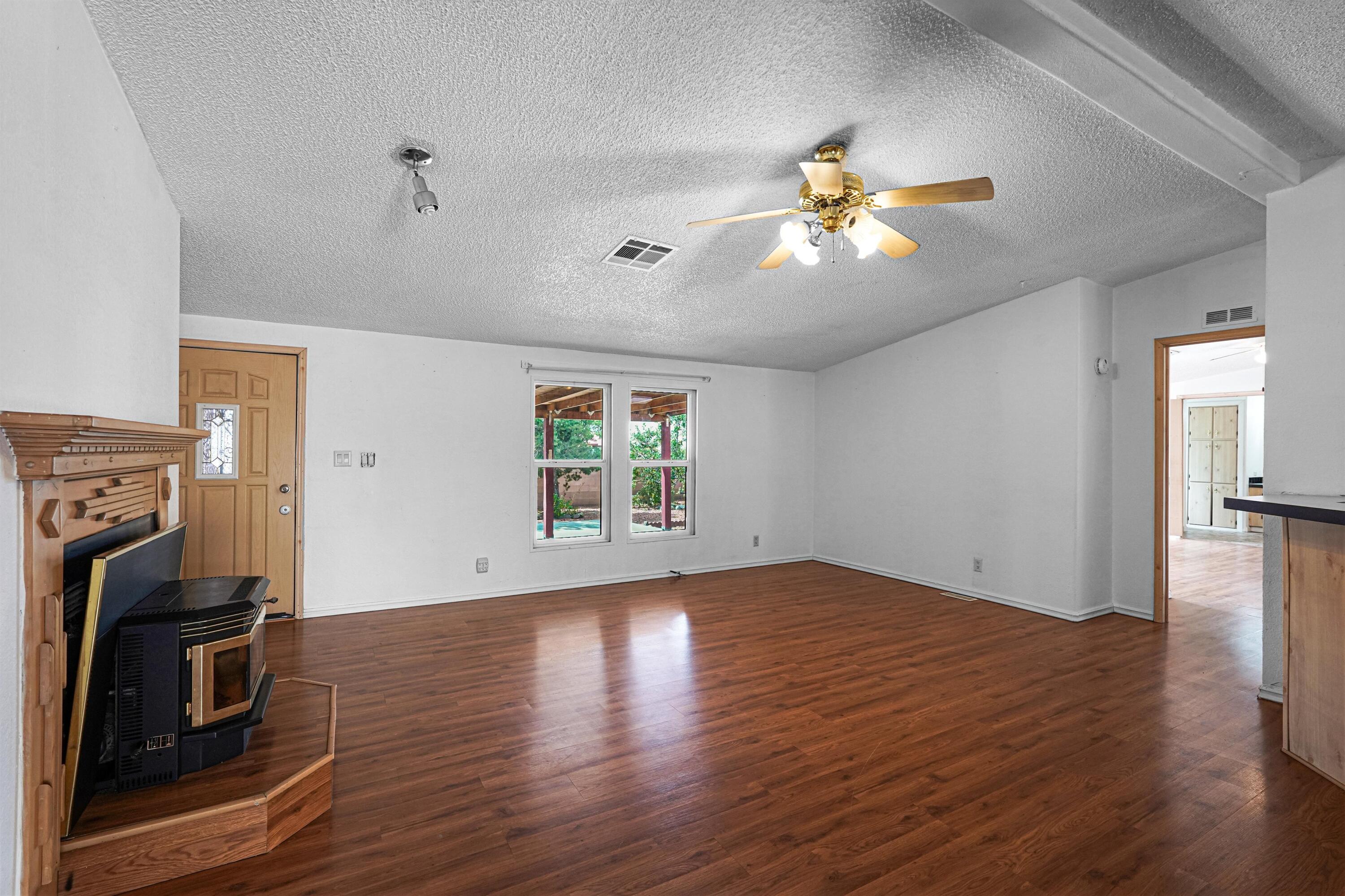 Photo 4 of Sale Pending at 805 10th Avenue NW, Rio Rancho, NM 87144 | MLS# 1110570 | Listing updated on 2026-09-18