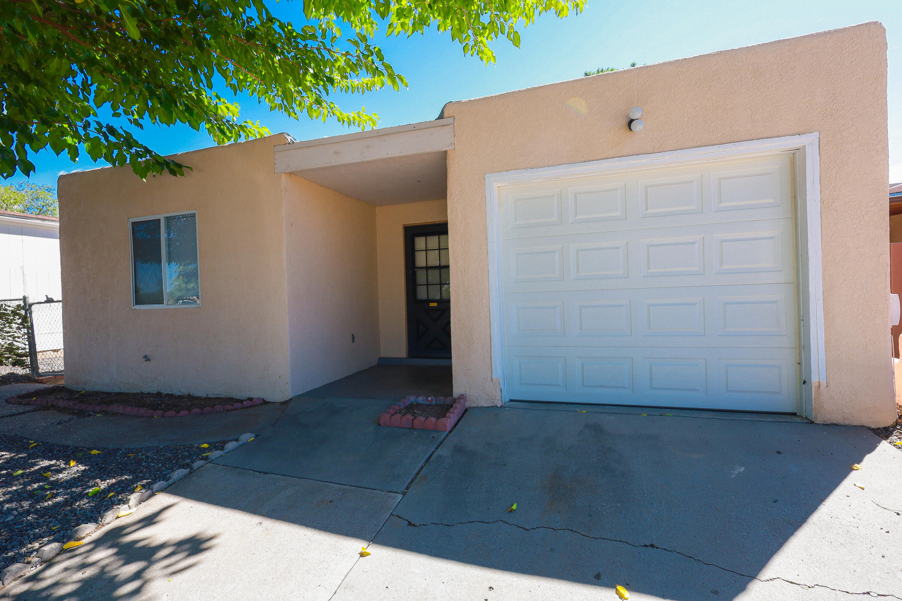 Photo 2 of Single family home for sale at 620 Mountain View Ave NE, Albuquerque, NM 87123 | MLS# 1110618 | Listing updated on 2026-09-13
