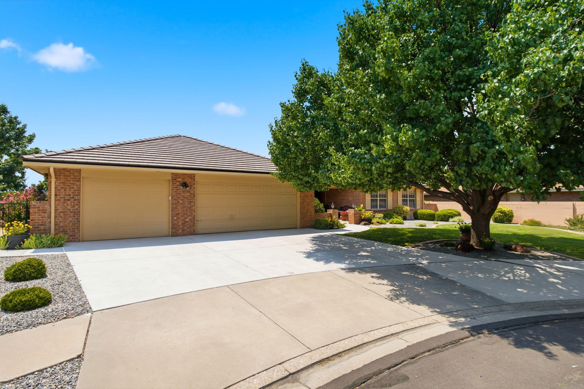 Photo 2 of Single family home for sale at 5705 Royal Oak Pl Ne, Albuquerque, NM 87111 | MLS# 1110656 | Listing updated on 2026-09-16