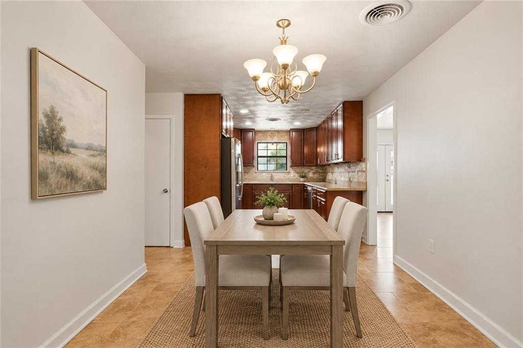 Photo 3 of Single family home for sale at 1625 Kent Ave, Metairie, LA 70001 | MLS# 2576166 | Listing updated on 2026-09-17