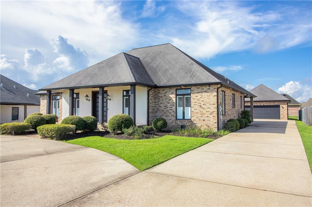 Photo 2 of Single family home for sale at 129 Oak Ridge Dr, La Place, LA 70068 | MLS# 2576769 | Listing updated on 2026-09-11