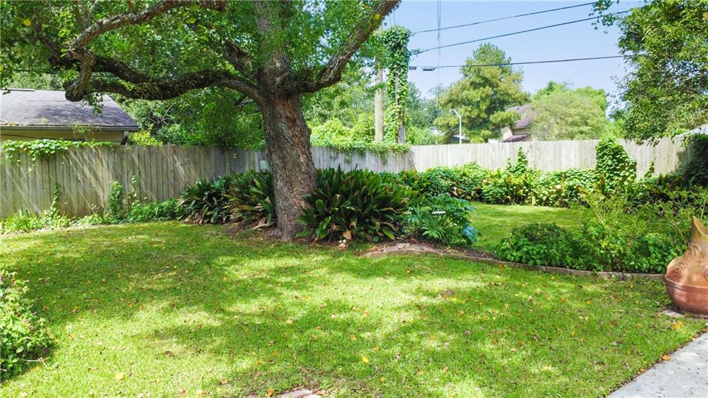Photo 21 of Single family home for sale at 305 Greenwood Dr, La Place, LA 70068 | MLS# 2576776 | Listing updated on 2026-09-11
