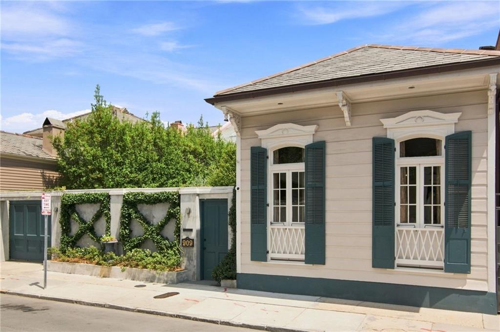 Photo 1 of Single family home for sale at 909 Ursulines Ave, New Orleans, LA 70116 | MLS# 2572872 | Listing updated on 2026-10-08
