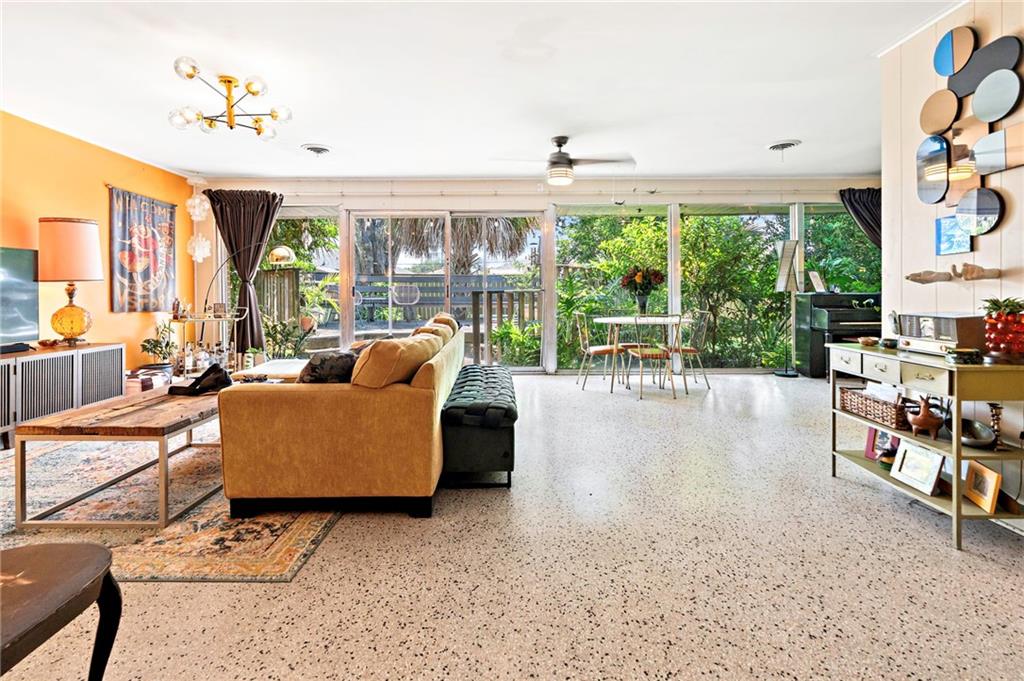 Photo 2 of Single family home for sale at 529 Oaklawn Dr, Metairie, LA 70005 | MLS# 2576884 | Listing updated on 2026-09-15