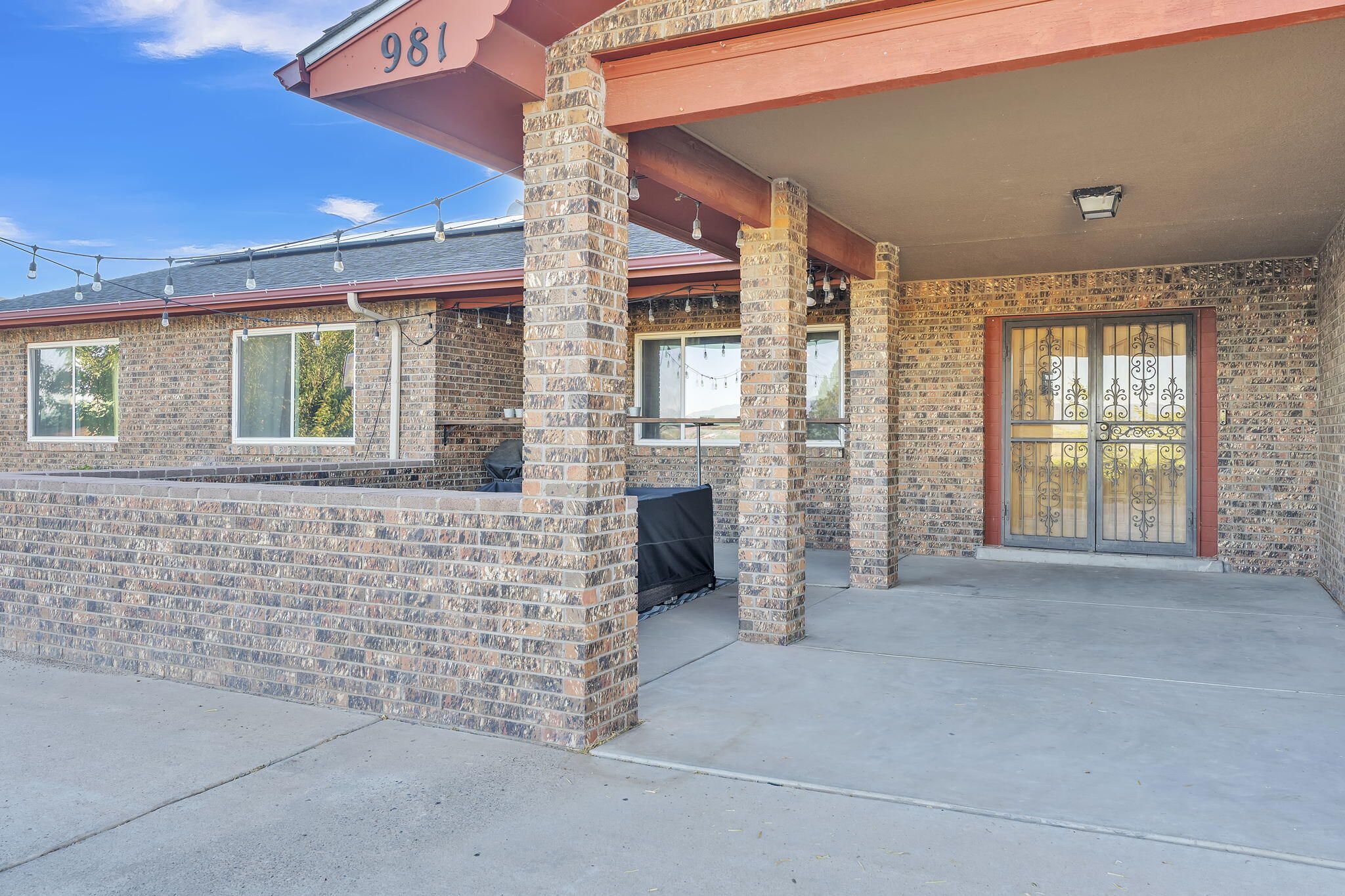 Photo 2 of Single family home for sale at 981 Hillside Ct SW, Los Lunas, NM 87031 | MLS# 1110932 | Listing updated on 2026-09-17