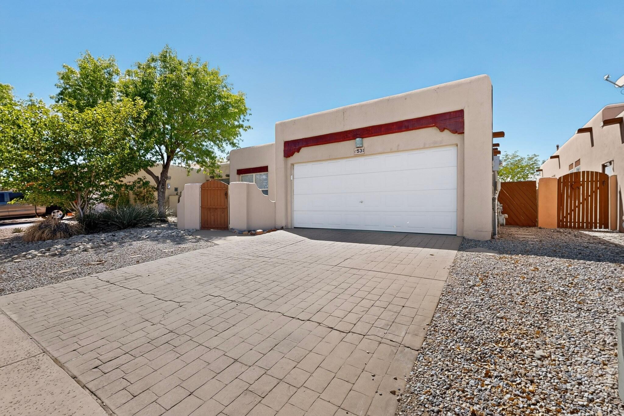 Photo 3 of Single family home for sale at 531 Via Patria SW, Albuquerque, NM 87121 | MLS# 1110929 | Listing updated on 2026-09-19