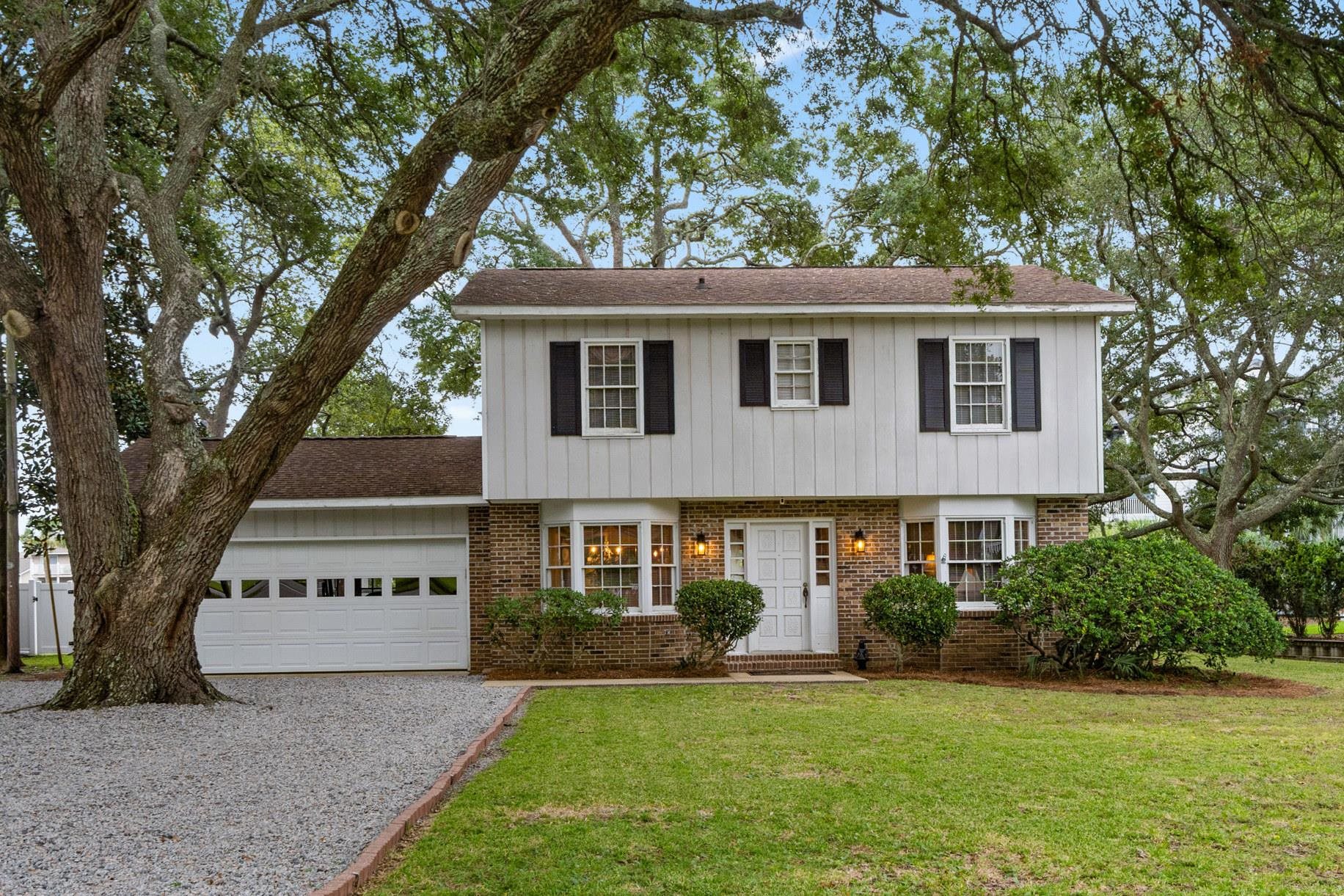 Photo 1 of Single family home for sale at 313 N Oak Dr, Surfside Beach, SC 29575 | MLS# 2622739 | Listing updated on 2026-09-17