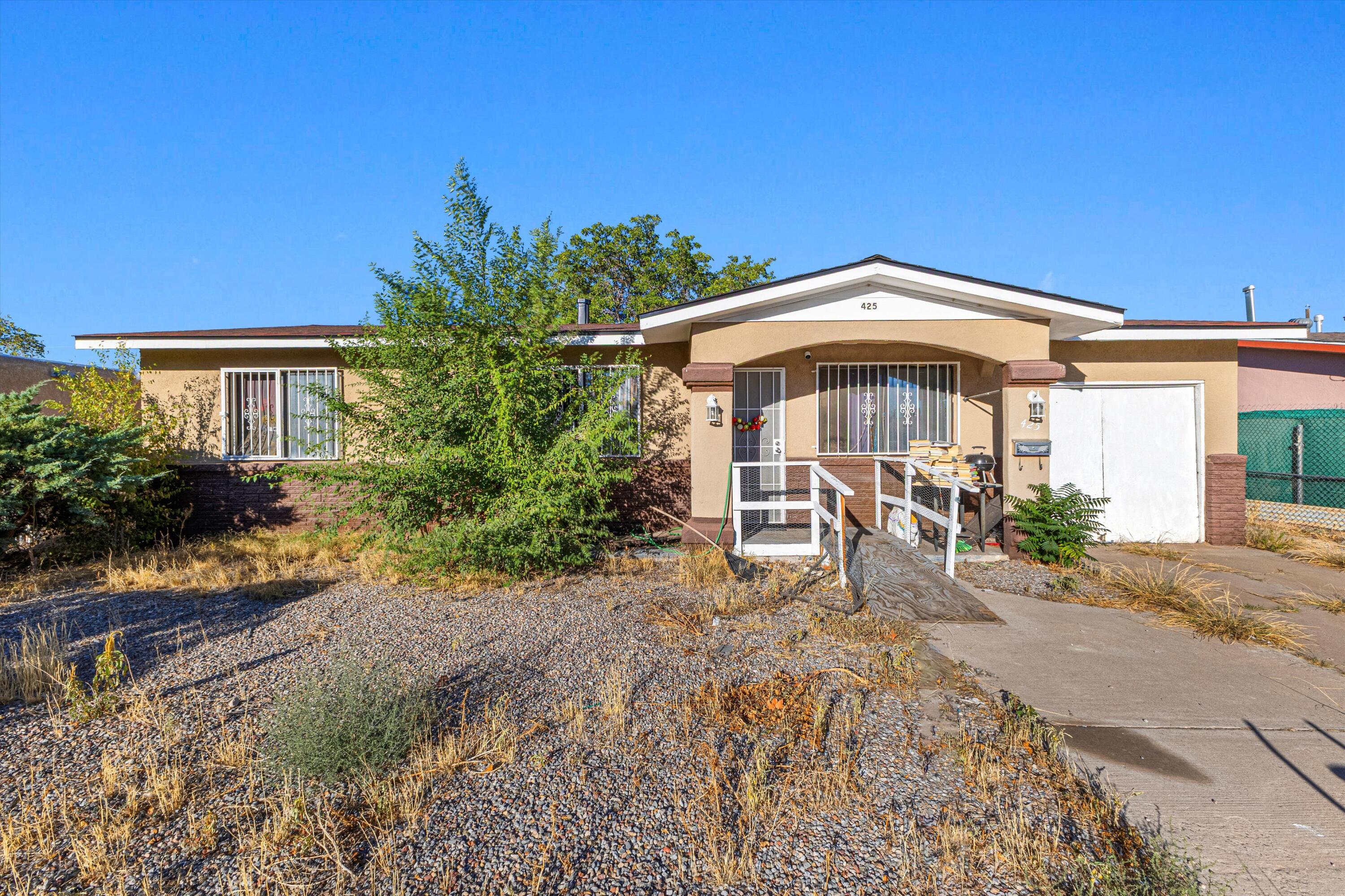 Photo 2 of Sale Pending at 425 60th Street Sw, Albuquerque, NM 87121 | MLS# 1110983 | Listing updated on 2026-09-30