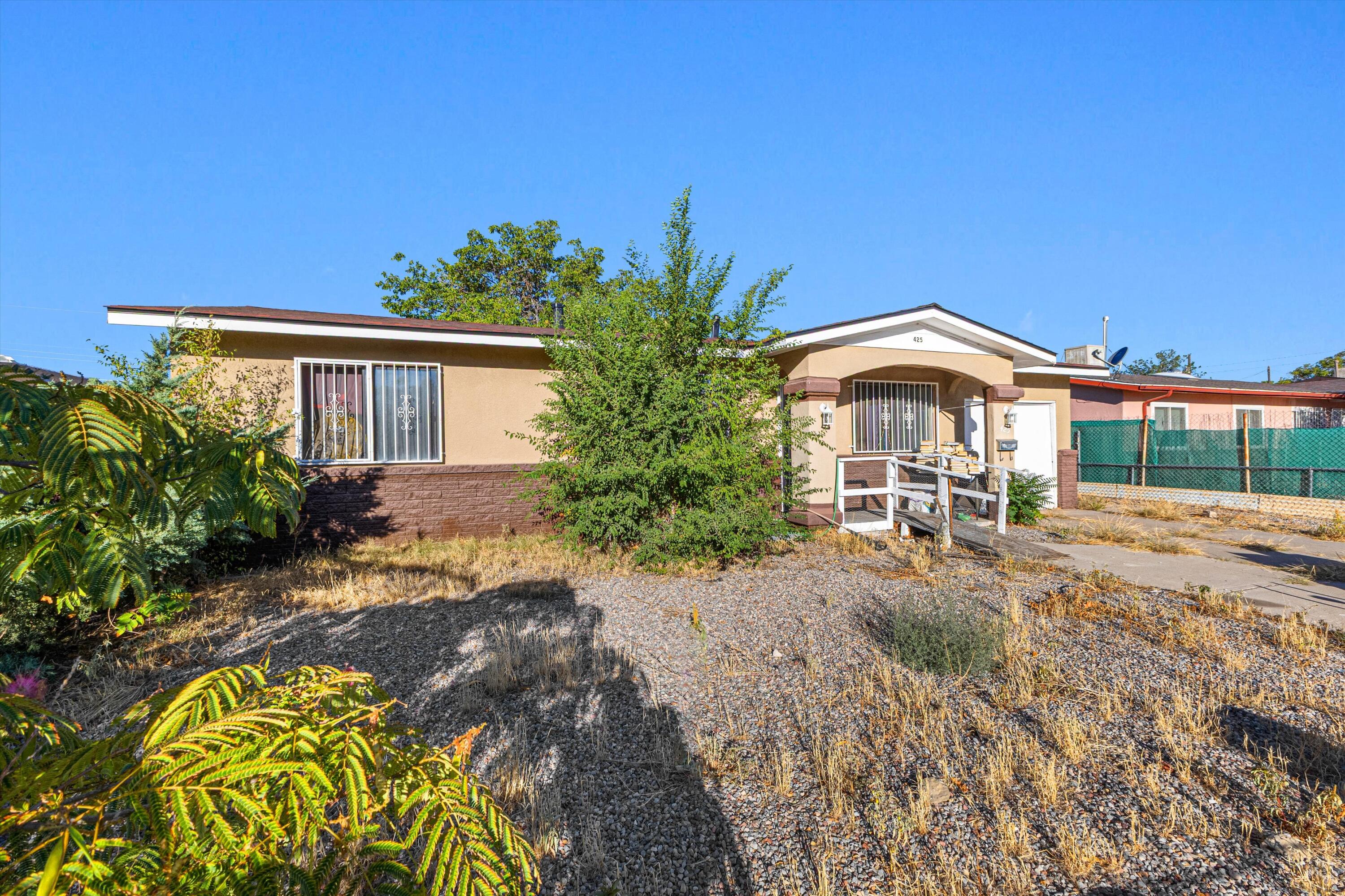Photo 3 of Sale Pending at 425 60th Street Sw, Albuquerque, NM 87121 | MLS# 1110983 | Listing updated on 2026-09-30