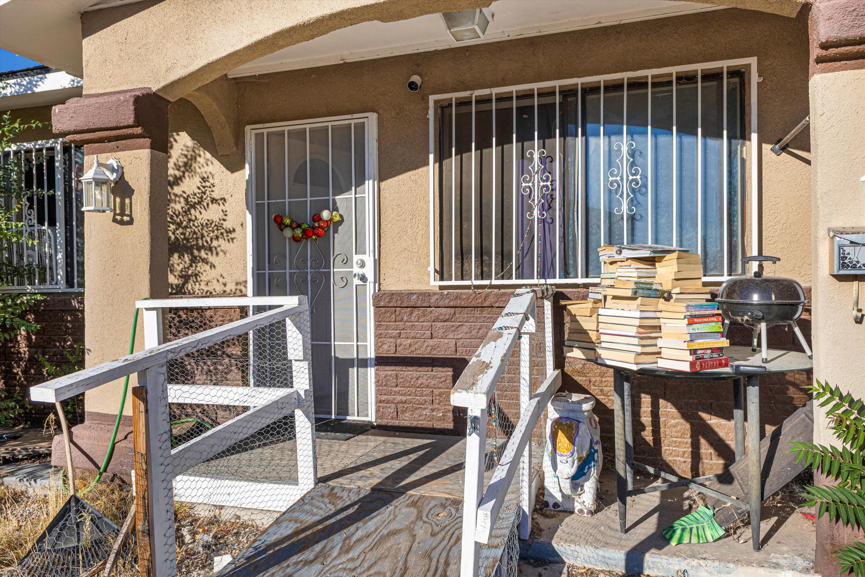 Photo 4 of Single family home for sale at 425 60th Street SW, Albuquerque, NM 87121 | MLS# 1110983 | Listing updated on 2026-09-15
