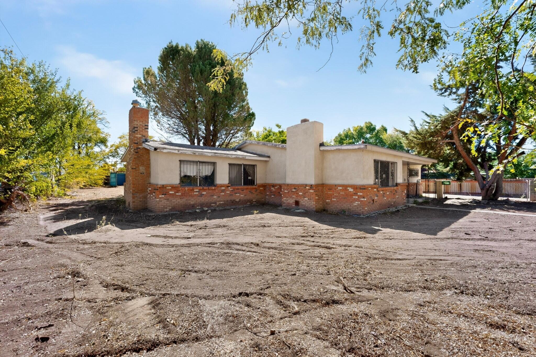 Photo 3 of Single family home for sale at 2118 Castanada St Sw, Albuquerque, NM 87105 | MLS# 1111002 | Listing updated on 2026-09-15