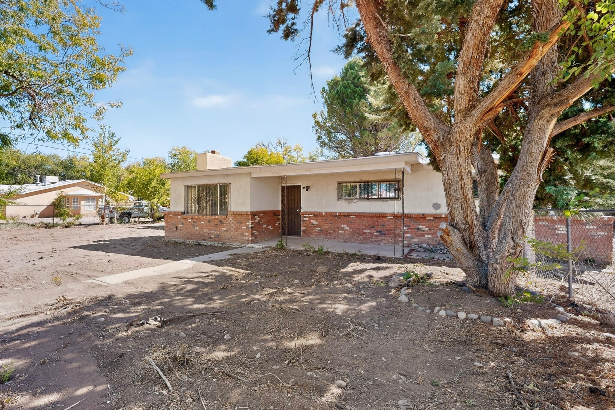 Photo 3 of Single family home for sale at 2118 Castanada St SW, Albuquerque, NM 87105 | MLS# 1111002 | Listing updated on 2026-09-15